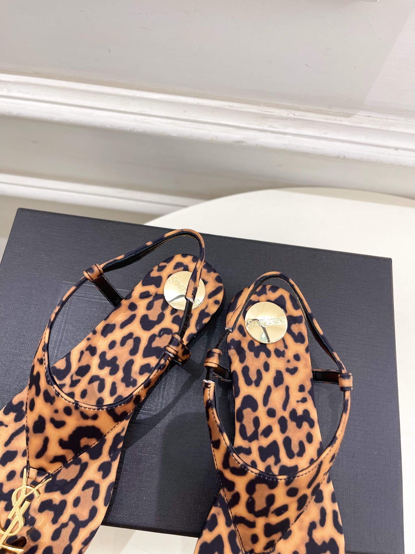 SAIN*LAURENT  圣罗兰 2025早春新品 YSL 夹脚凉鞋上新☑️
————————————