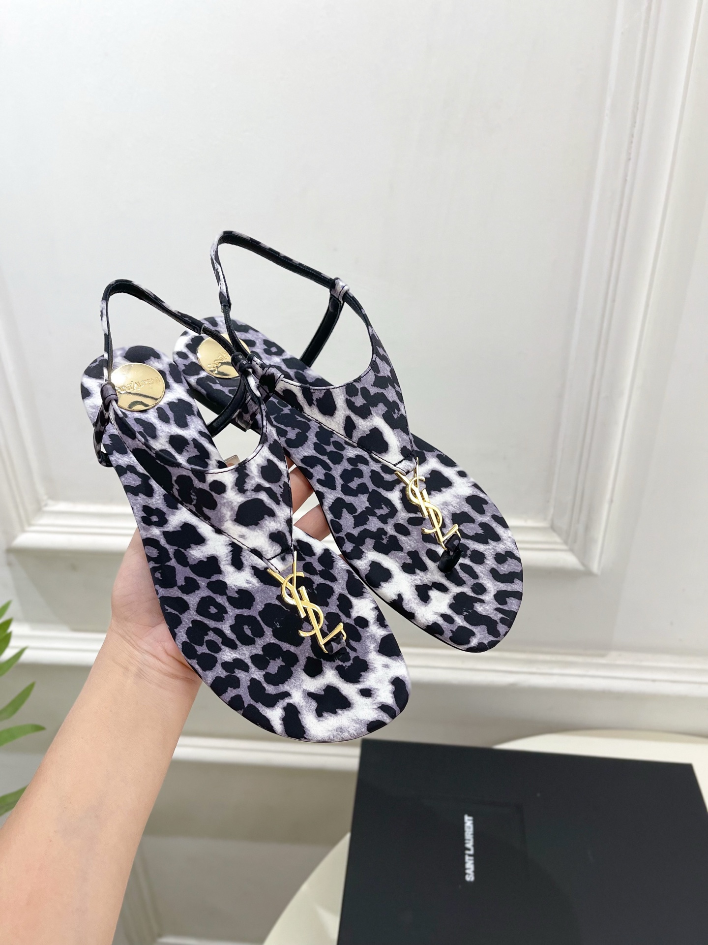 SAIN*LAURENT  圣罗兰 2025早春新品 YSL 夹脚凉鞋上新☑️
————————————