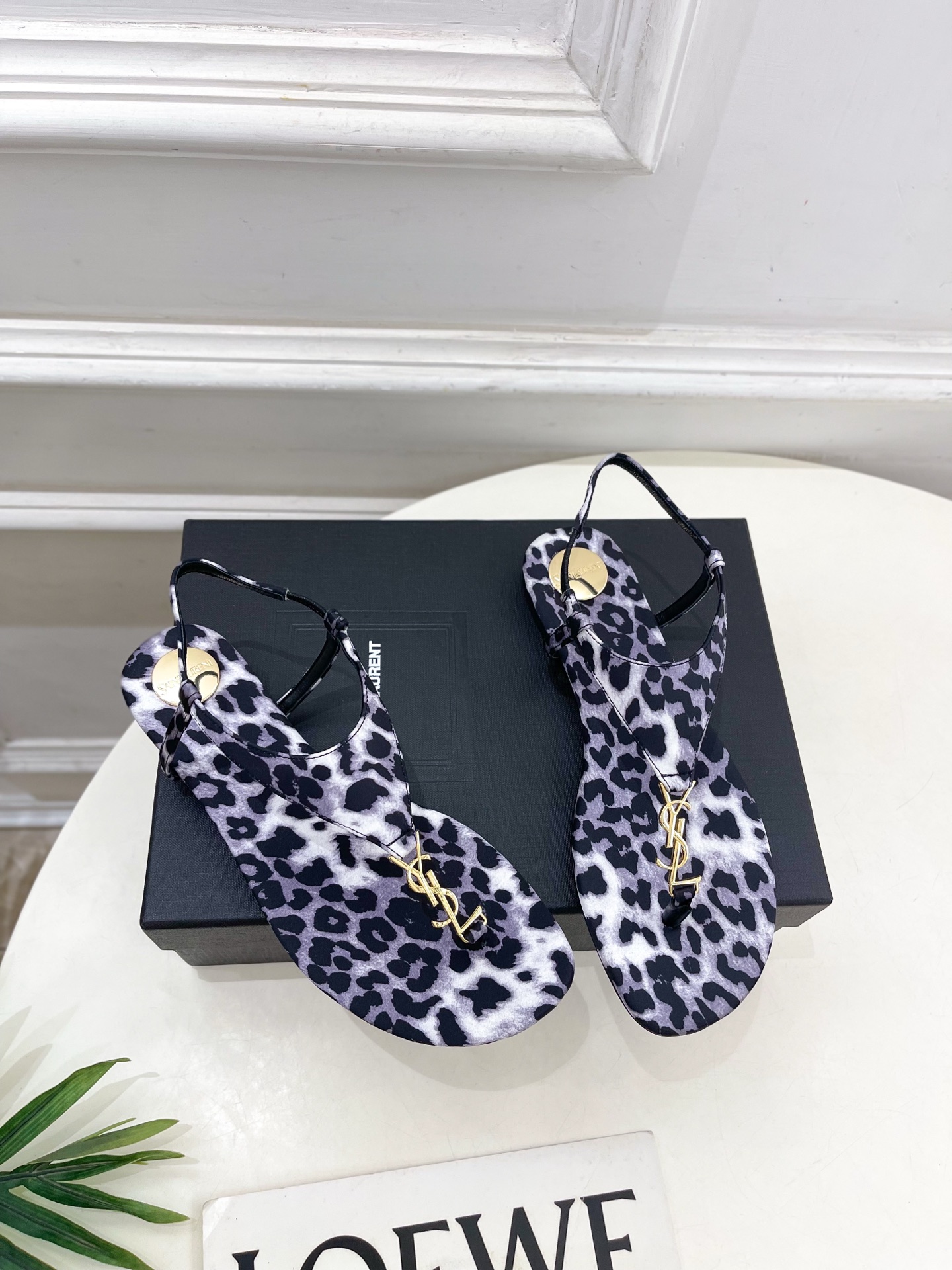 SAIN*LAURENT  圣罗兰 2025早春新品 YSL 夹脚凉鞋上新☑️
————————————