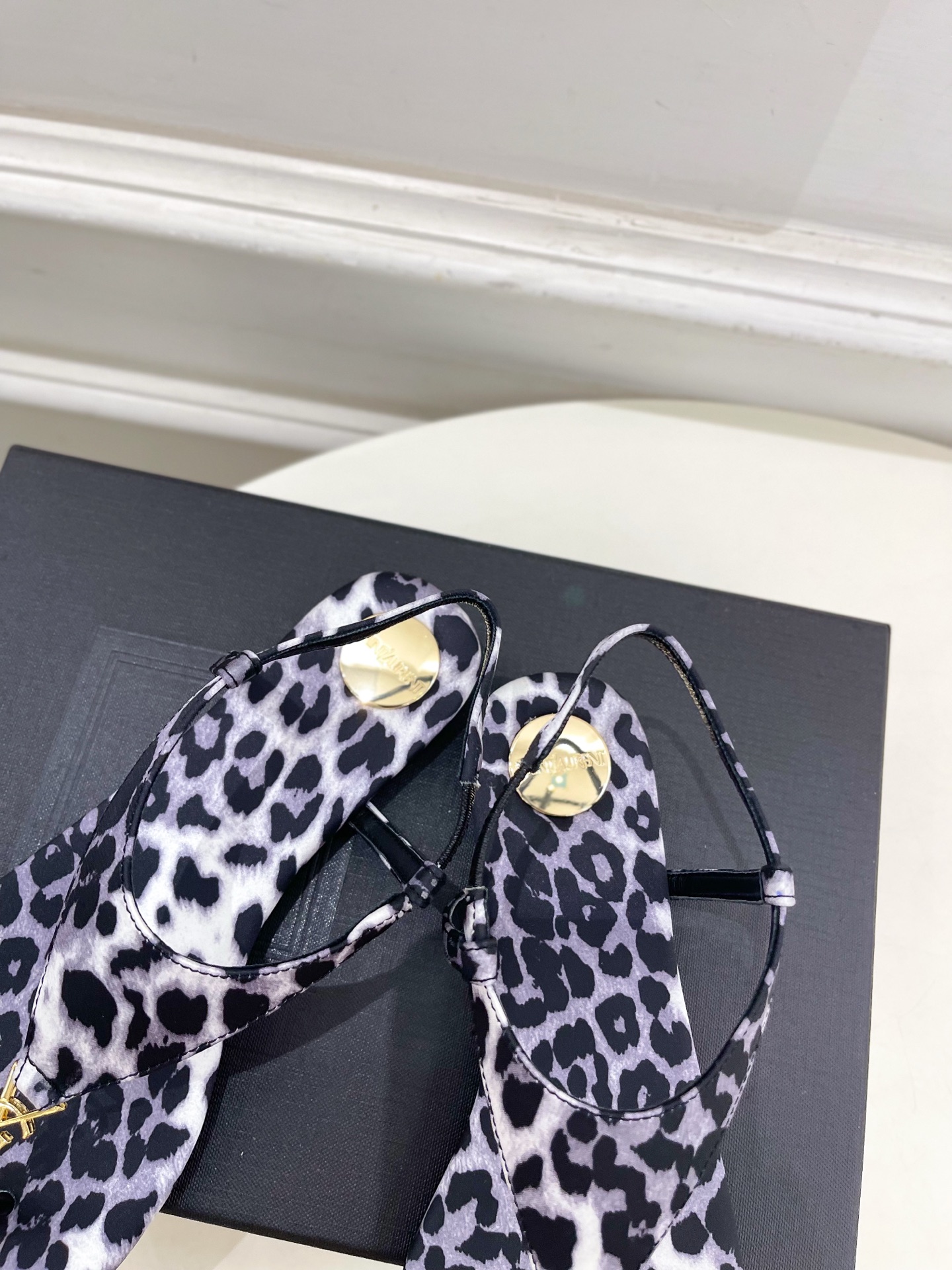 SAIN*LAURENT  圣罗兰 2025早春新品 YSL 夹脚凉鞋上新☑️
————————————