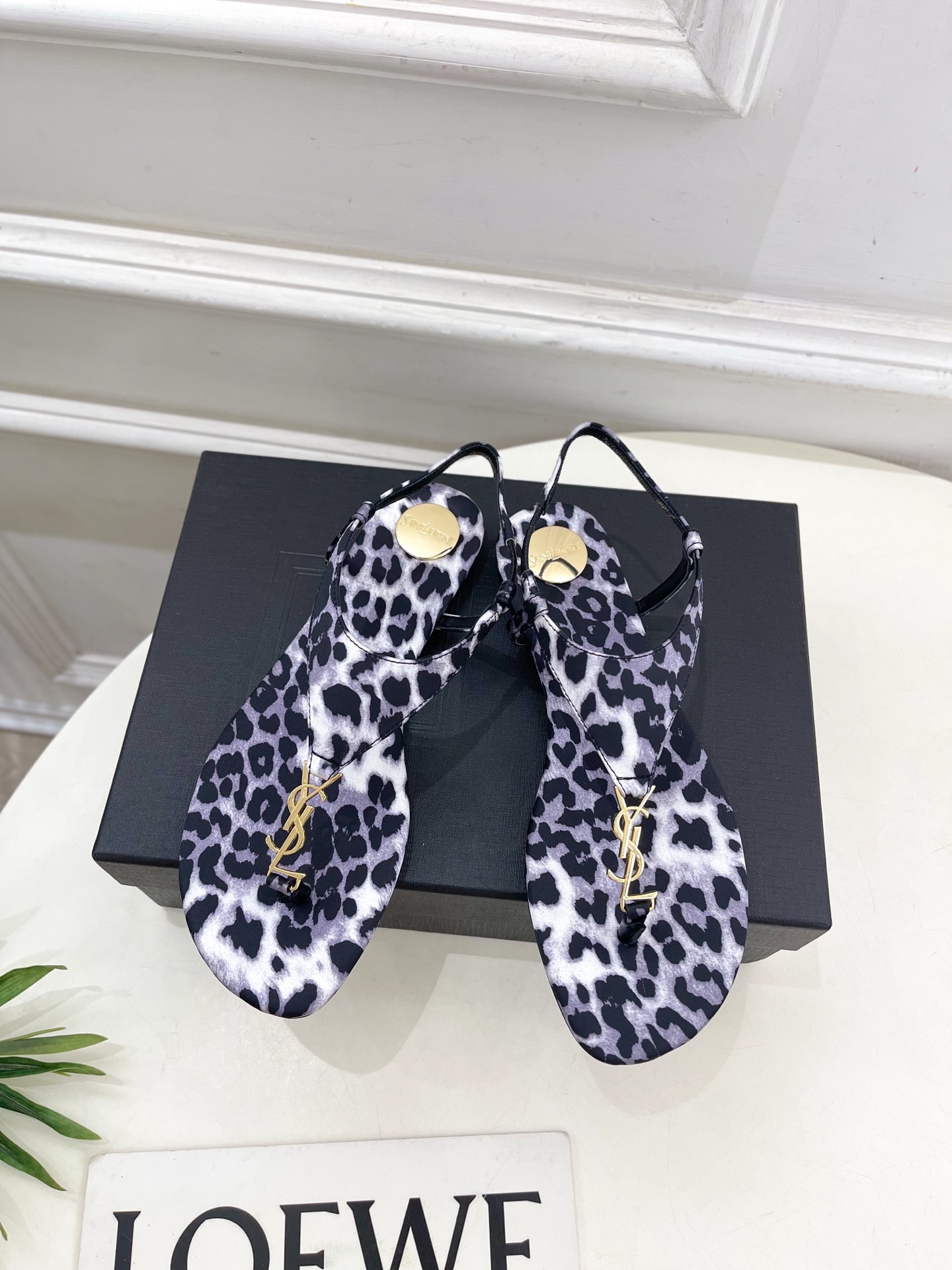 SAIN*LAURENT  圣罗兰 2025早春新品 YSL 夹脚凉鞋上新☑️
————————————