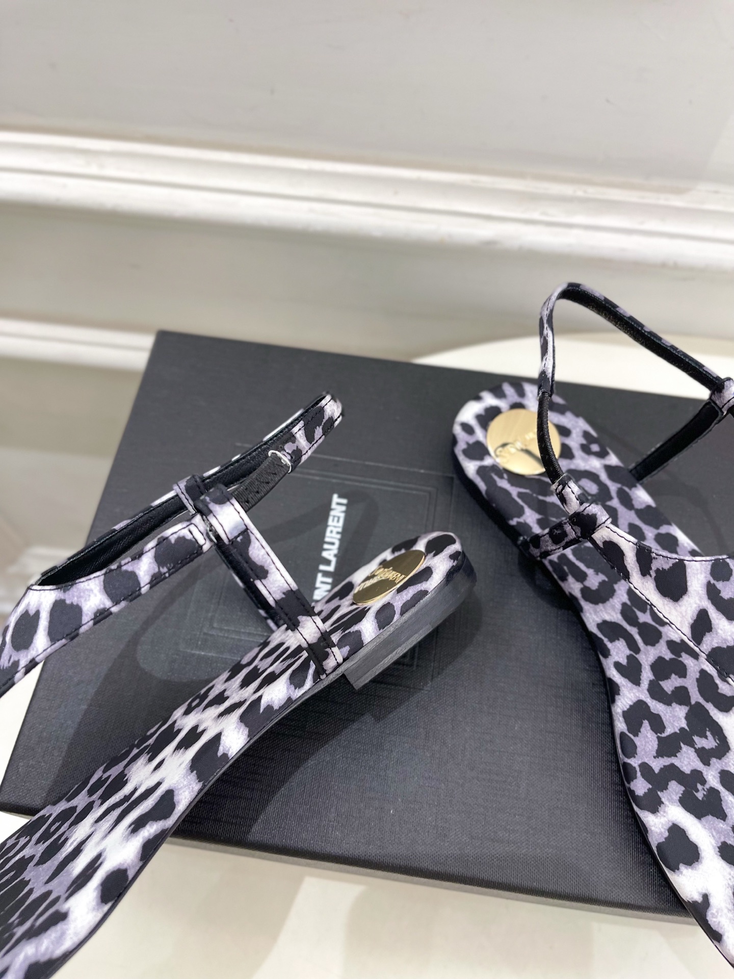 SAIN*LAURENT  圣罗兰 2025早春新品 YSL 夹脚凉鞋上新☑️
————————————