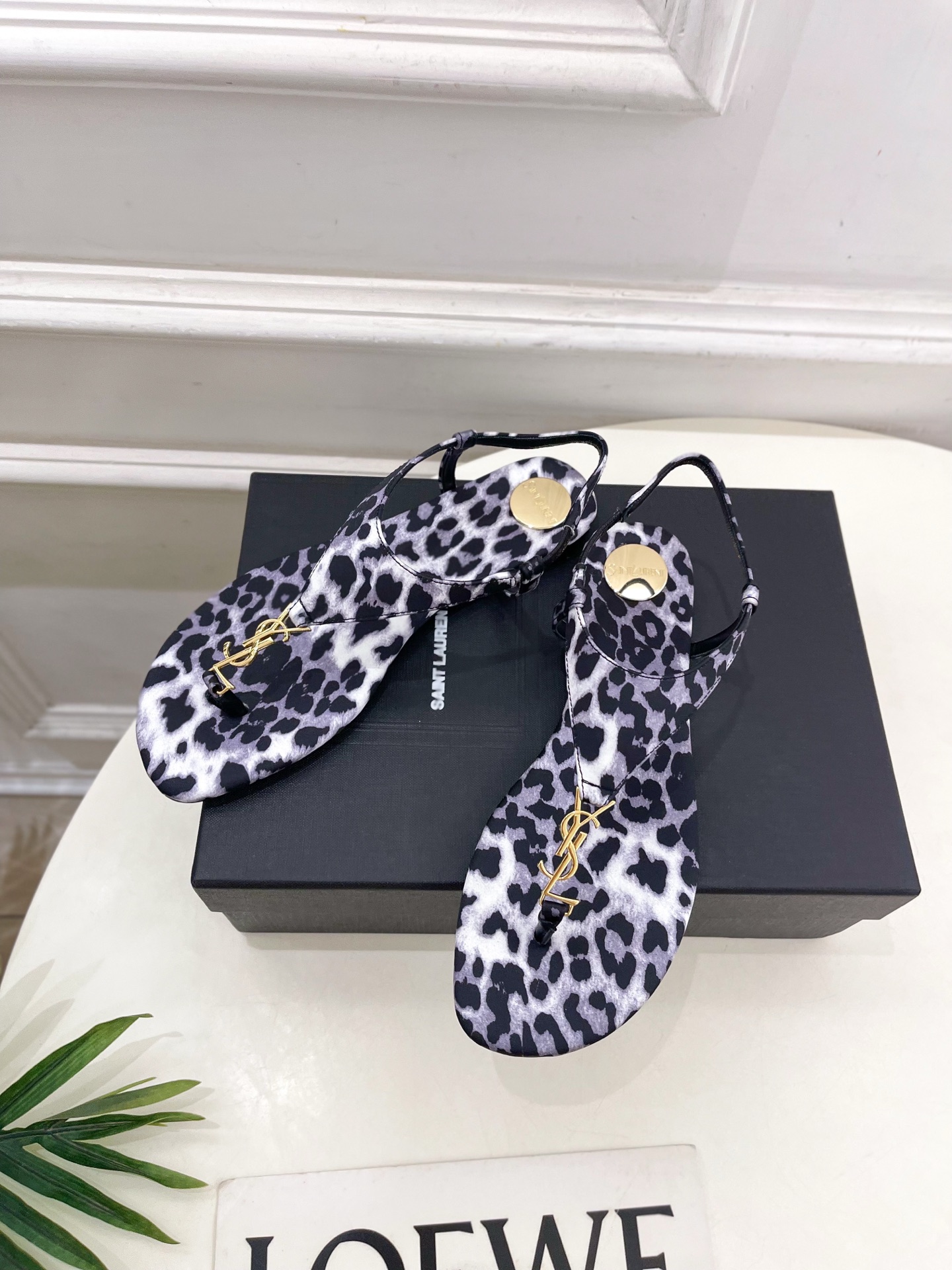 SAIN*LAURENT  圣罗兰 2025早春新品 YSL 夹脚凉鞋上新☑️
————————————