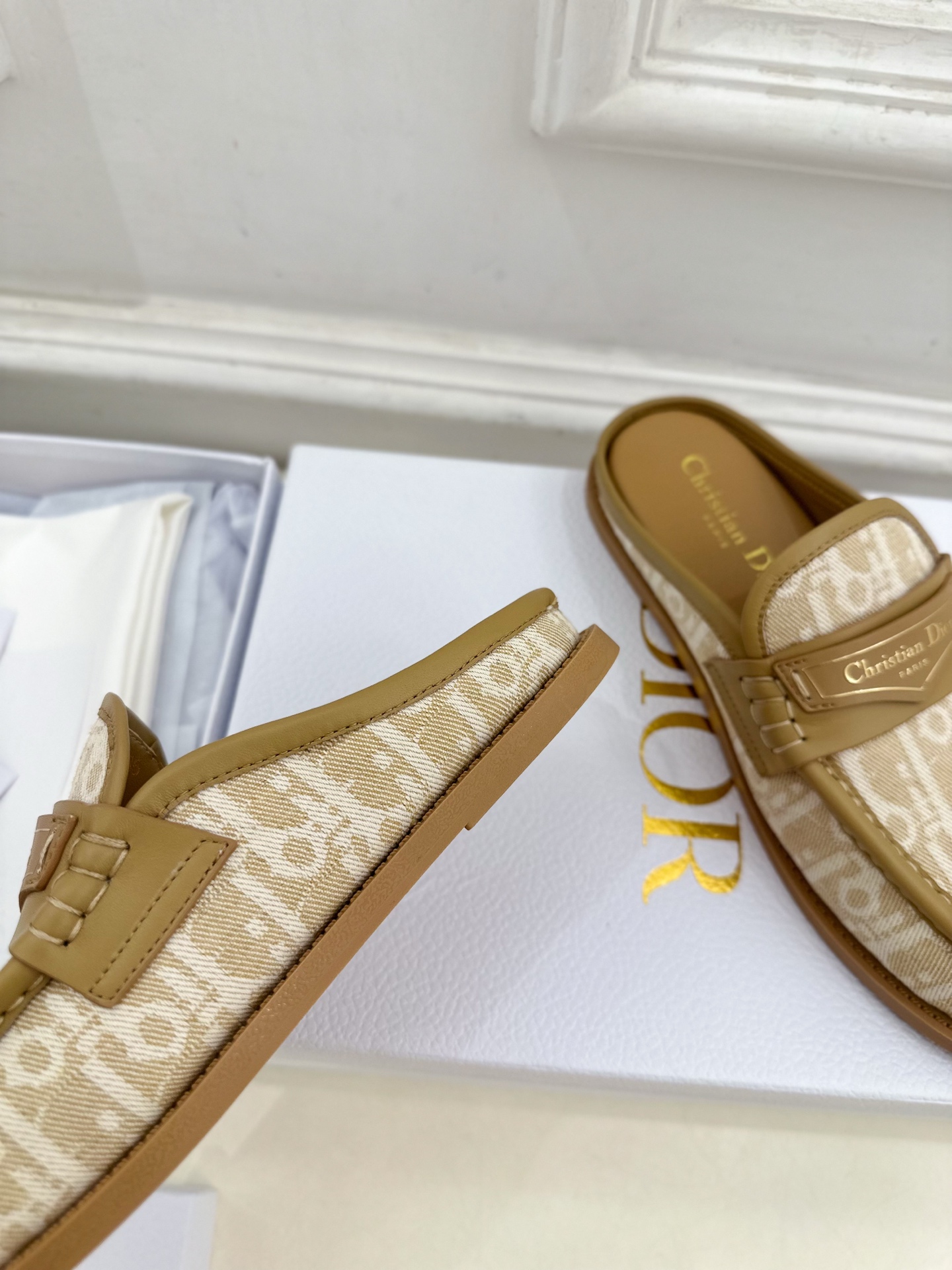 Dior |  迪奥  25𝐬𝐬 

🧡💚2025早春新品 顶级版本⚠️
专柜主打新款Dior Boy穆