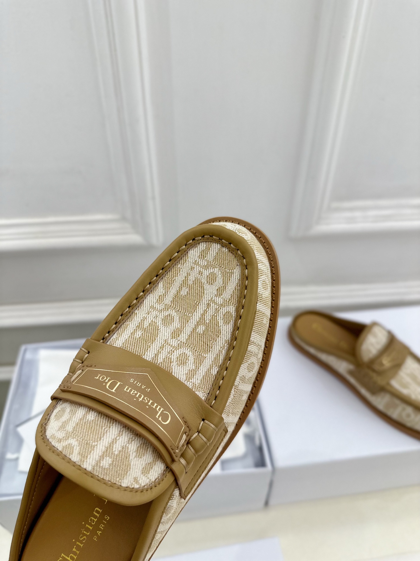 Dior |  迪奥  25𝐬𝐬 

🧡💚2025早春新品 顶级版本⚠️
专柜主打新款Dior Boy穆