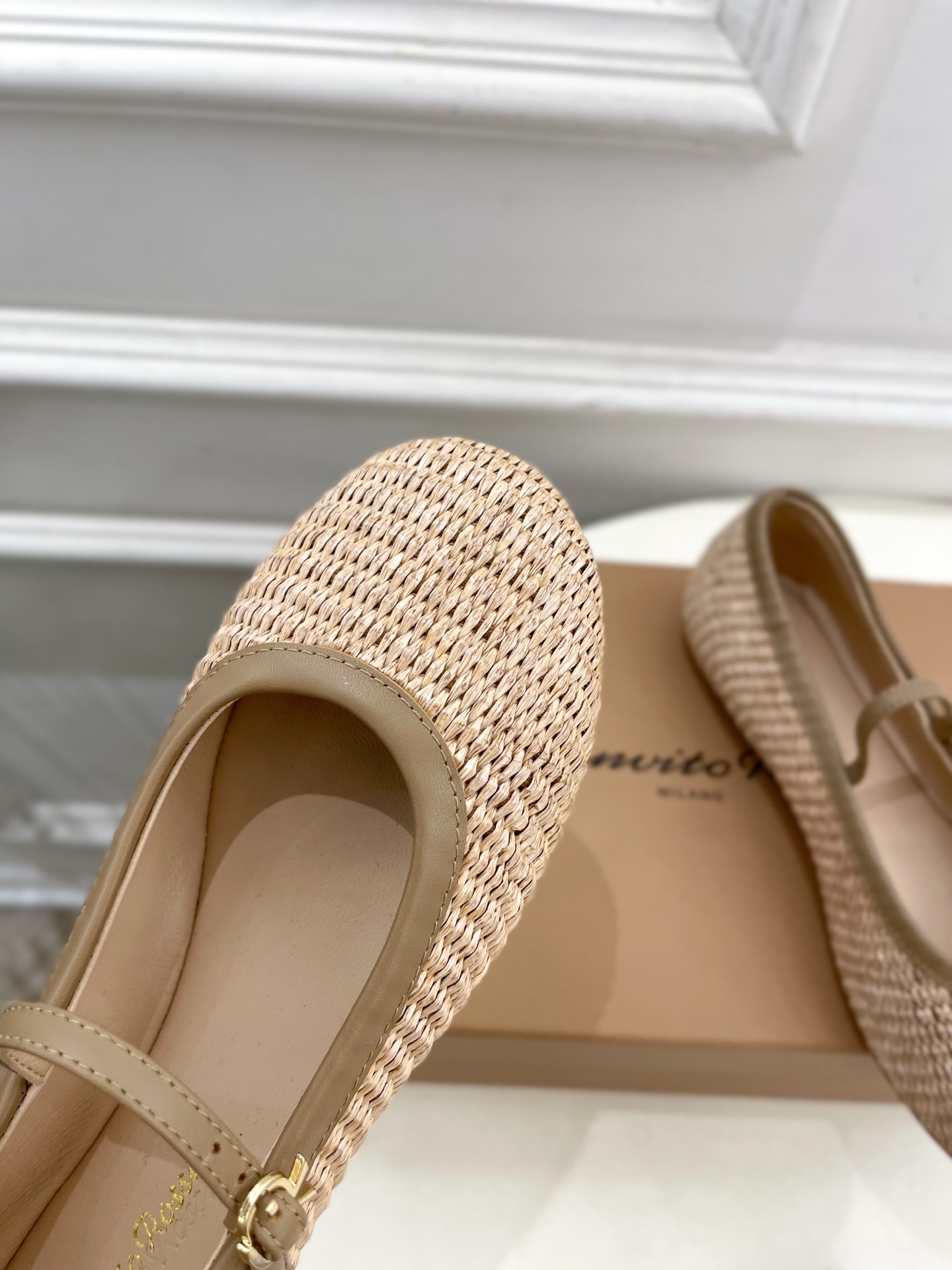 Gianvito Rossi｜吉安维托·罗西  25𝐬𝐬

2025春夏新品 GR彩色宝石玛丽珍芭蕾舞鞋