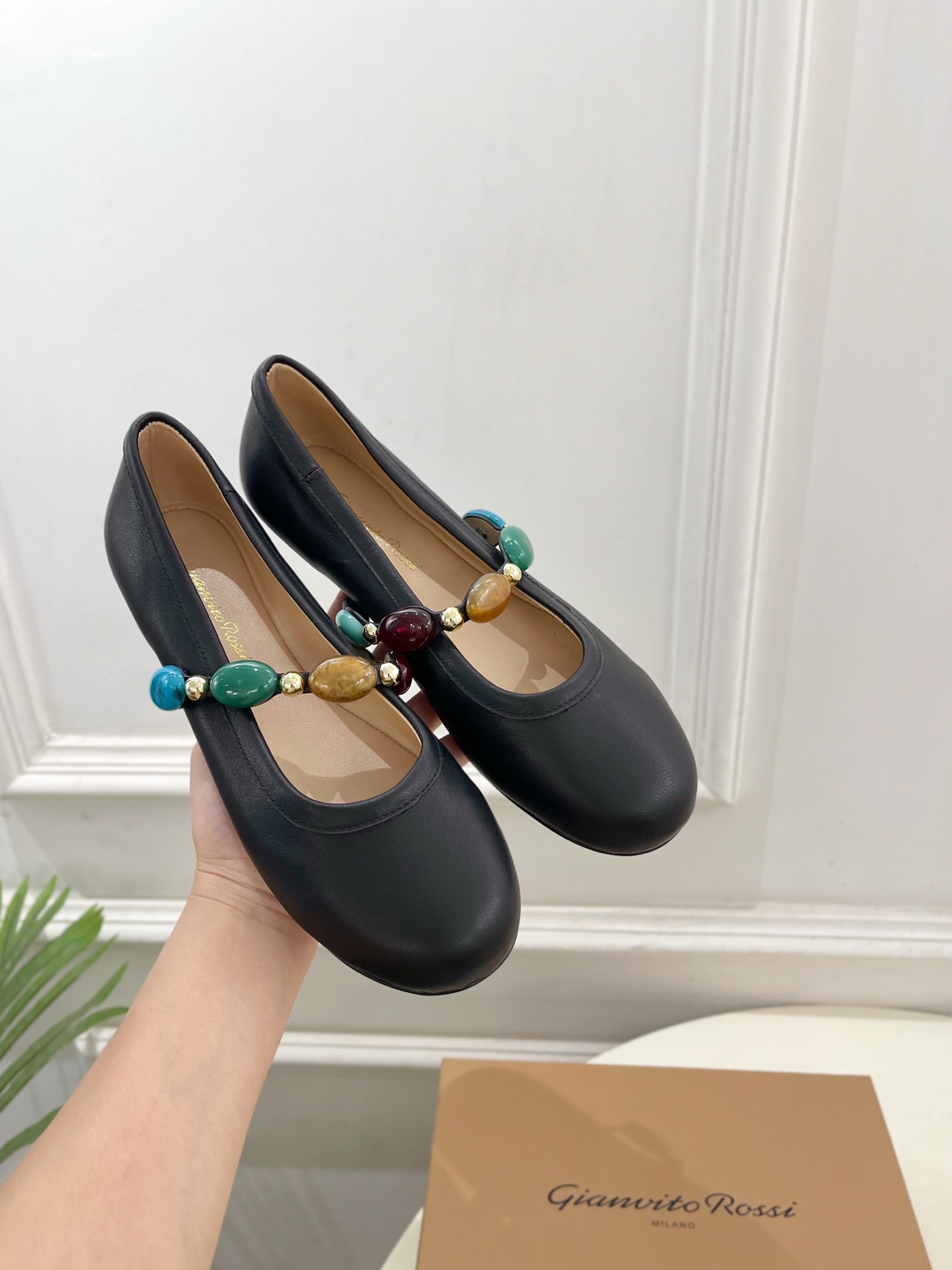 Gianvito Rossi｜吉安维托·罗西  25𝐬𝐬

2025春夏新品 GR彩色宝石玛丽珍芭蕾舞鞋