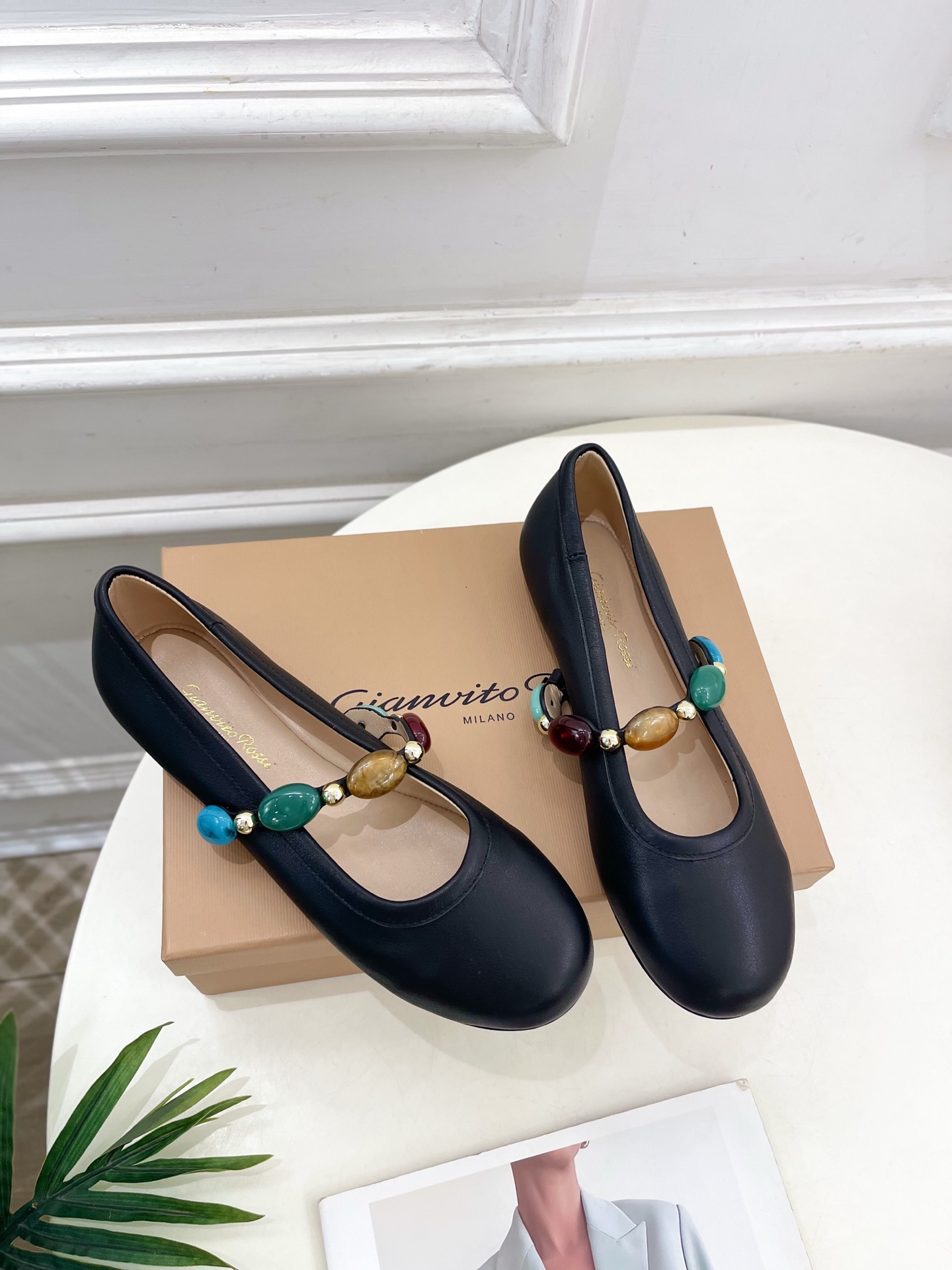 Gianvito Rossi｜吉安维托·罗西  25𝐬𝐬

2025春夏新品 GR彩色宝石玛丽珍芭蕾舞鞋
