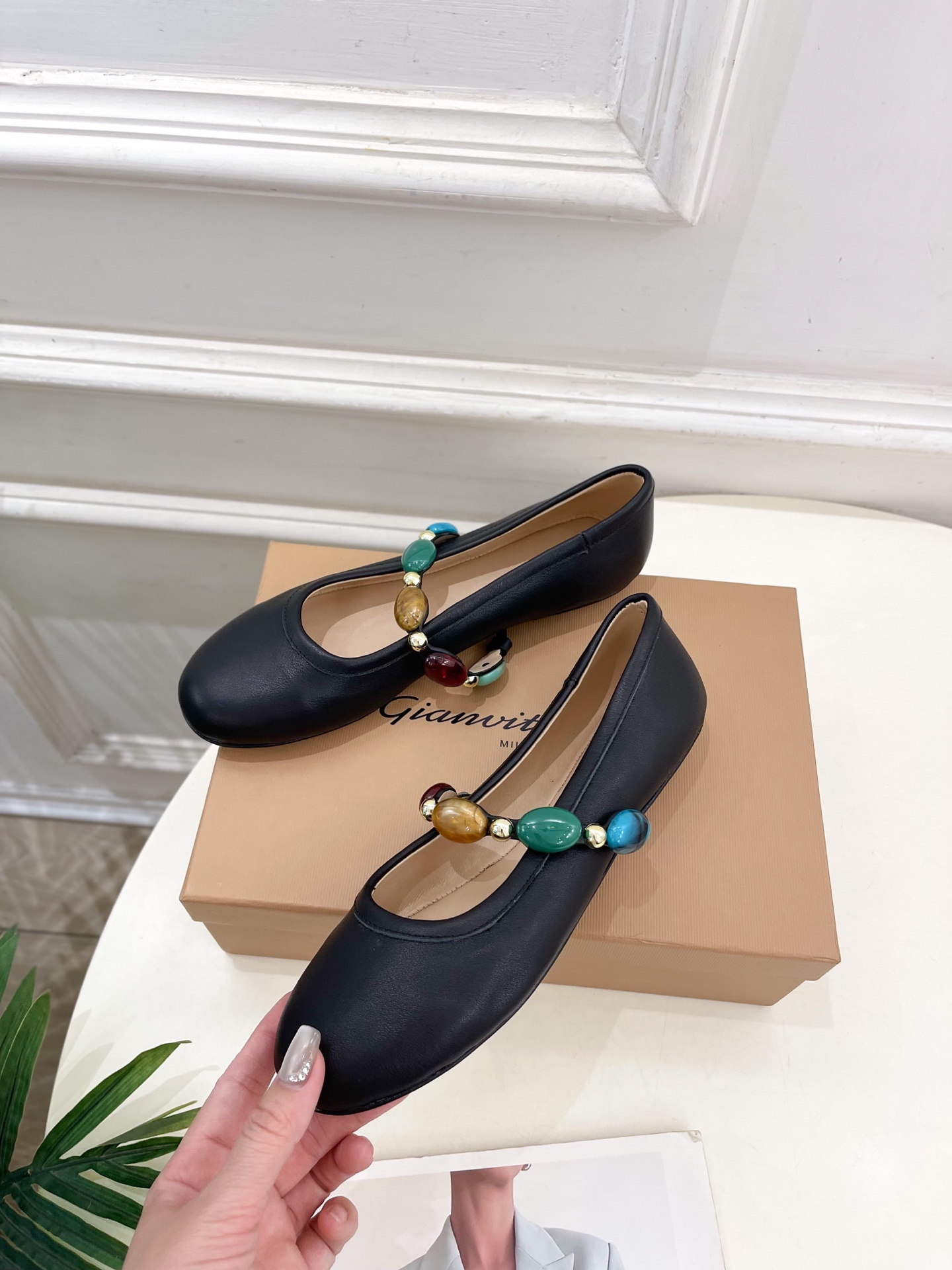 Gianvito Rossi｜吉安维托·罗西  25𝐬𝐬

2025春夏新品 GR彩色宝石玛丽珍芭蕾舞鞋