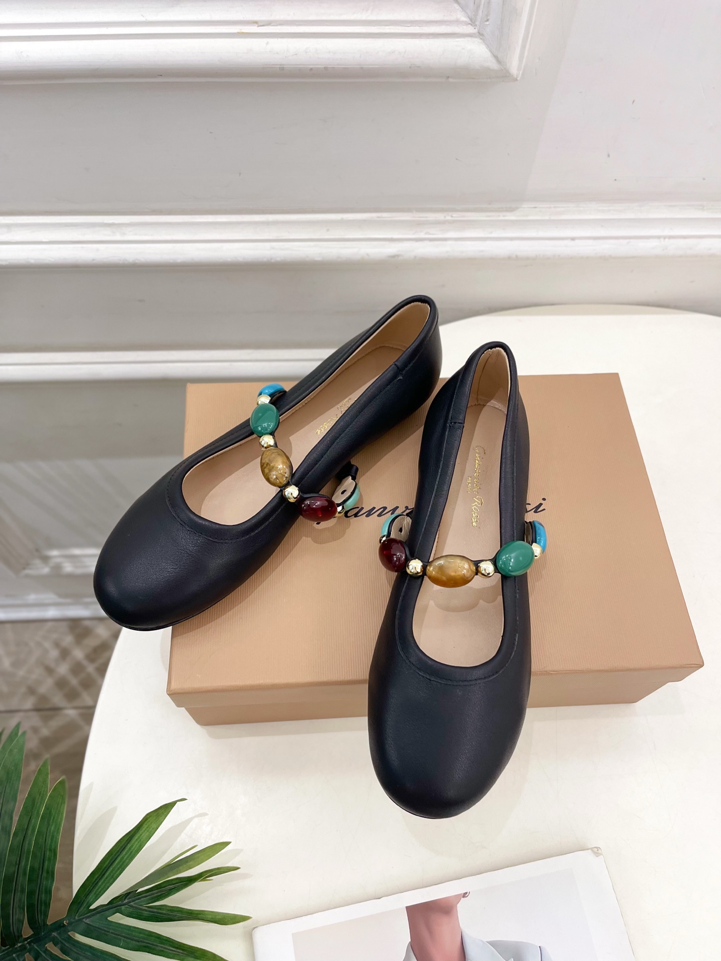 Gianvito Rossi｜吉安维托·罗西  25𝐬𝐬

2025春夏新品 GR彩色宝石玛丽珍芭蕾舞鞋