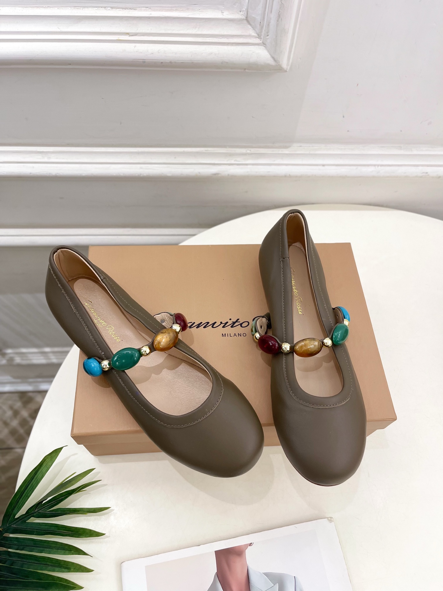 Gianvito Rossi｜吉安维托·罗西  25𝐬𝐬

2025春夏新品 GR彩色宝石玛丽珍芭蕾舞鞋