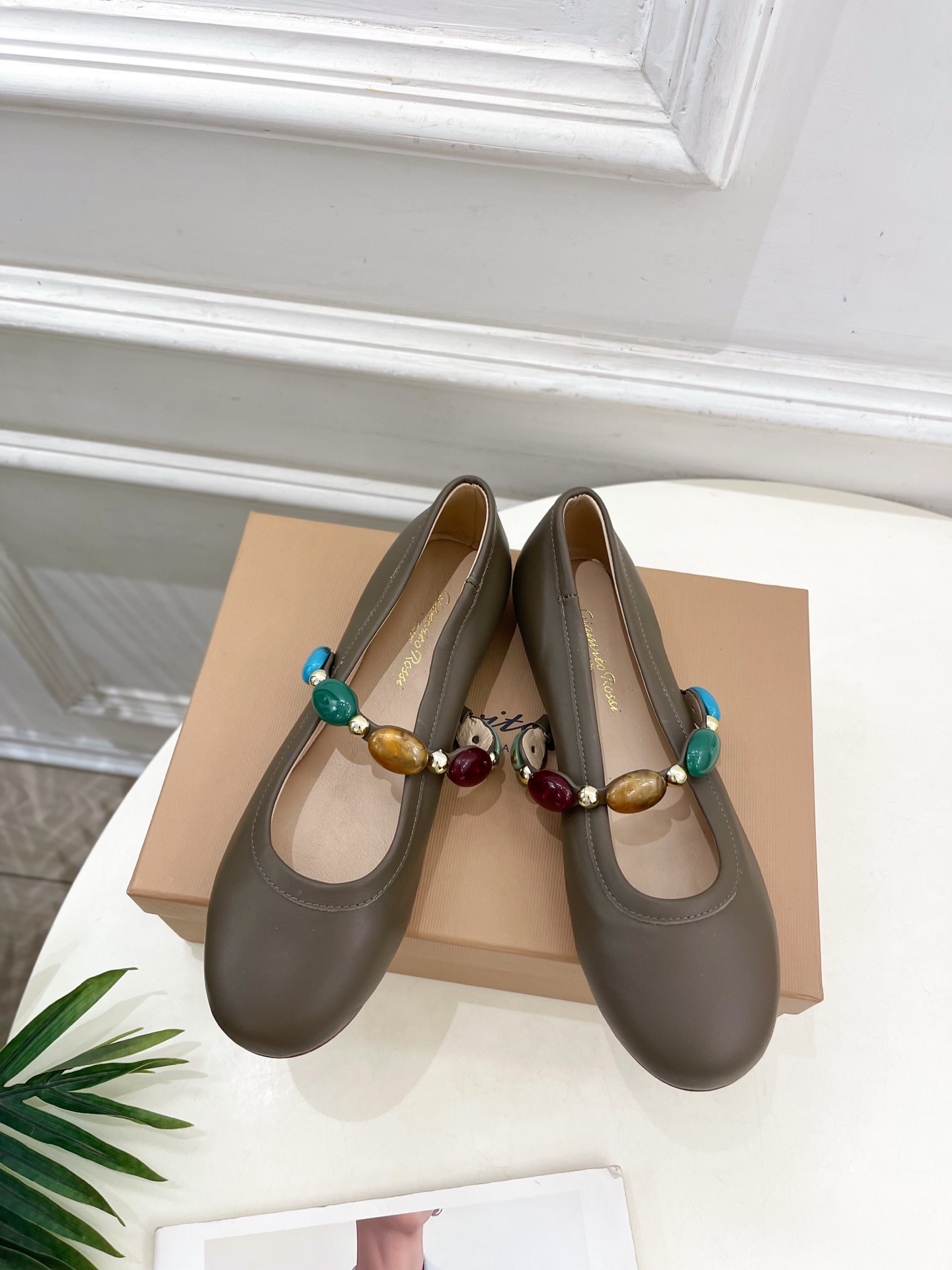 Gianvito Rossi｜吉安维托·罗西  25𝐬𝐬

2025春夏新品 GR彩色宝石玛丽珍芭蕾舞鞋