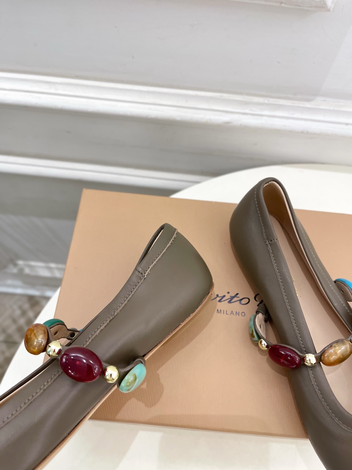 Gianvito Rossi｜吉安维托·罗西  25𝐬𝐬

2025春夏新品 GR彩色宝石玛丽珍芭蕾舞鞋