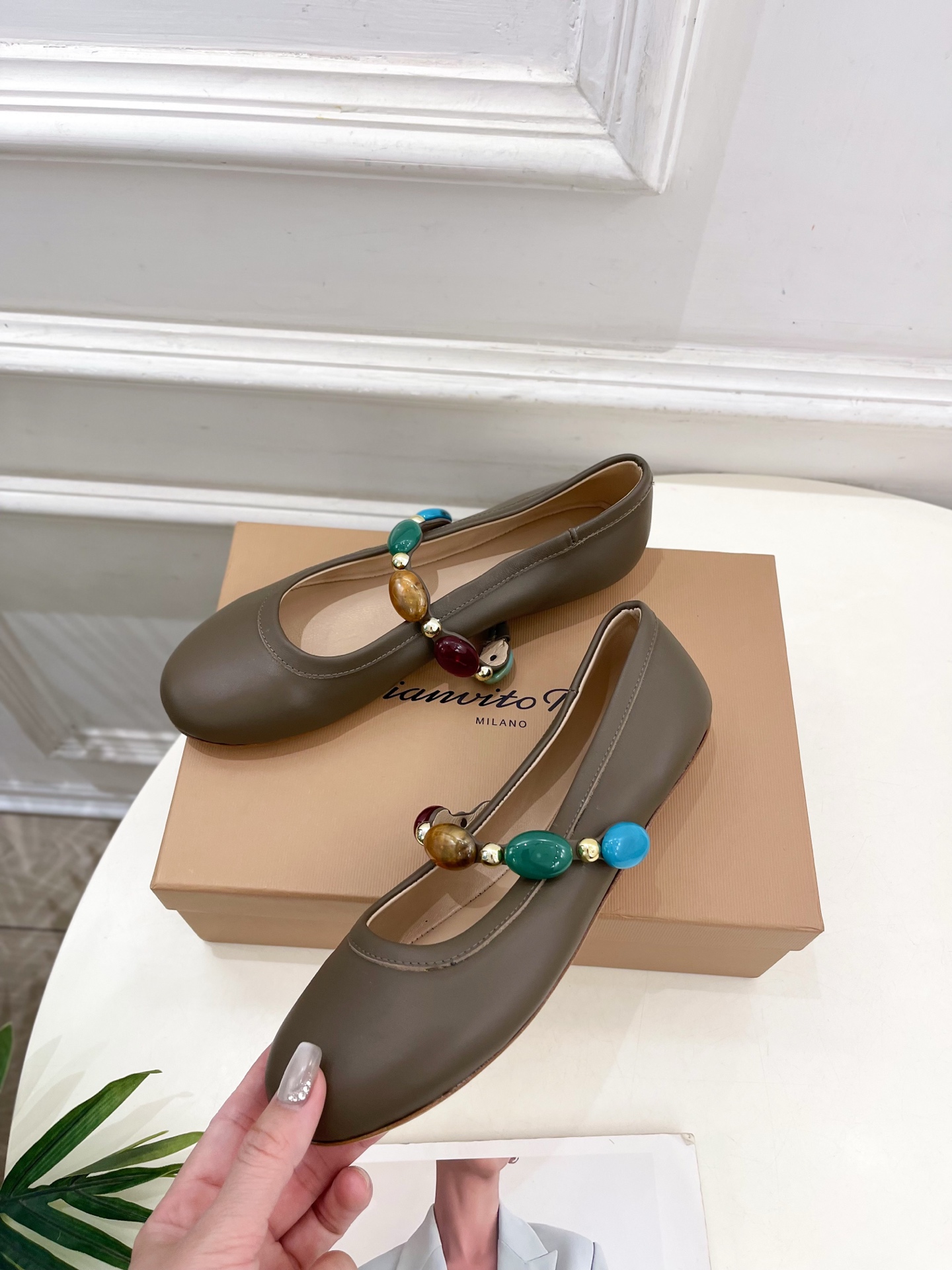Gianvito Rossi｜吉安维托·罗西  25𝐬𝐬

2025春夏新品 GR彩色宝石玛丽珍芭蕾舞鞋