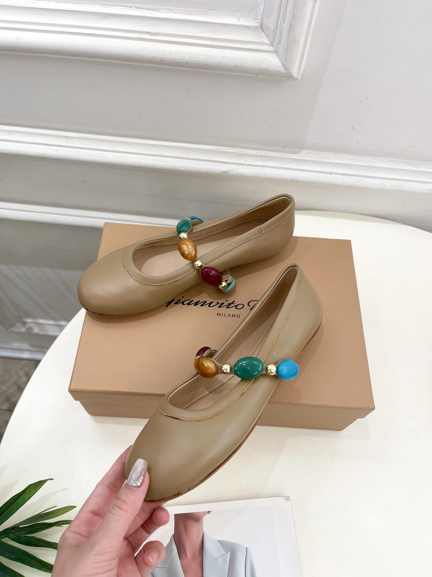 Gianvito Rossi｜吉安维托·罗西  25𝐬𝐬

2025春夏新品 GR彩色宝石玛丽珍芭蕾舞鞋