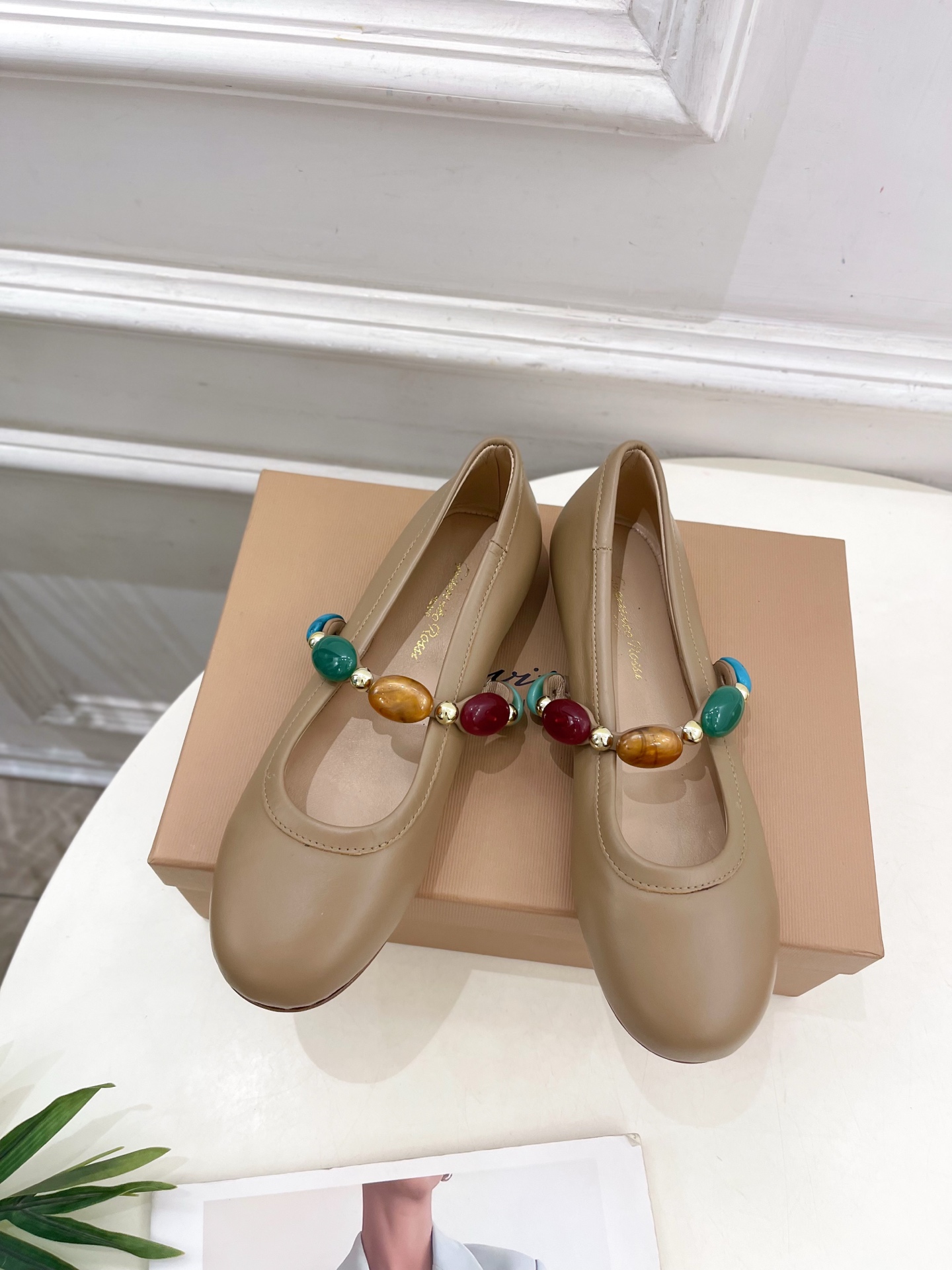 Gianvito Rossi｜吉安维托·罗西  25𝐬𝐬

2025春夏新品 GR彩色宝石玛丽珍芭蕾舞鞋