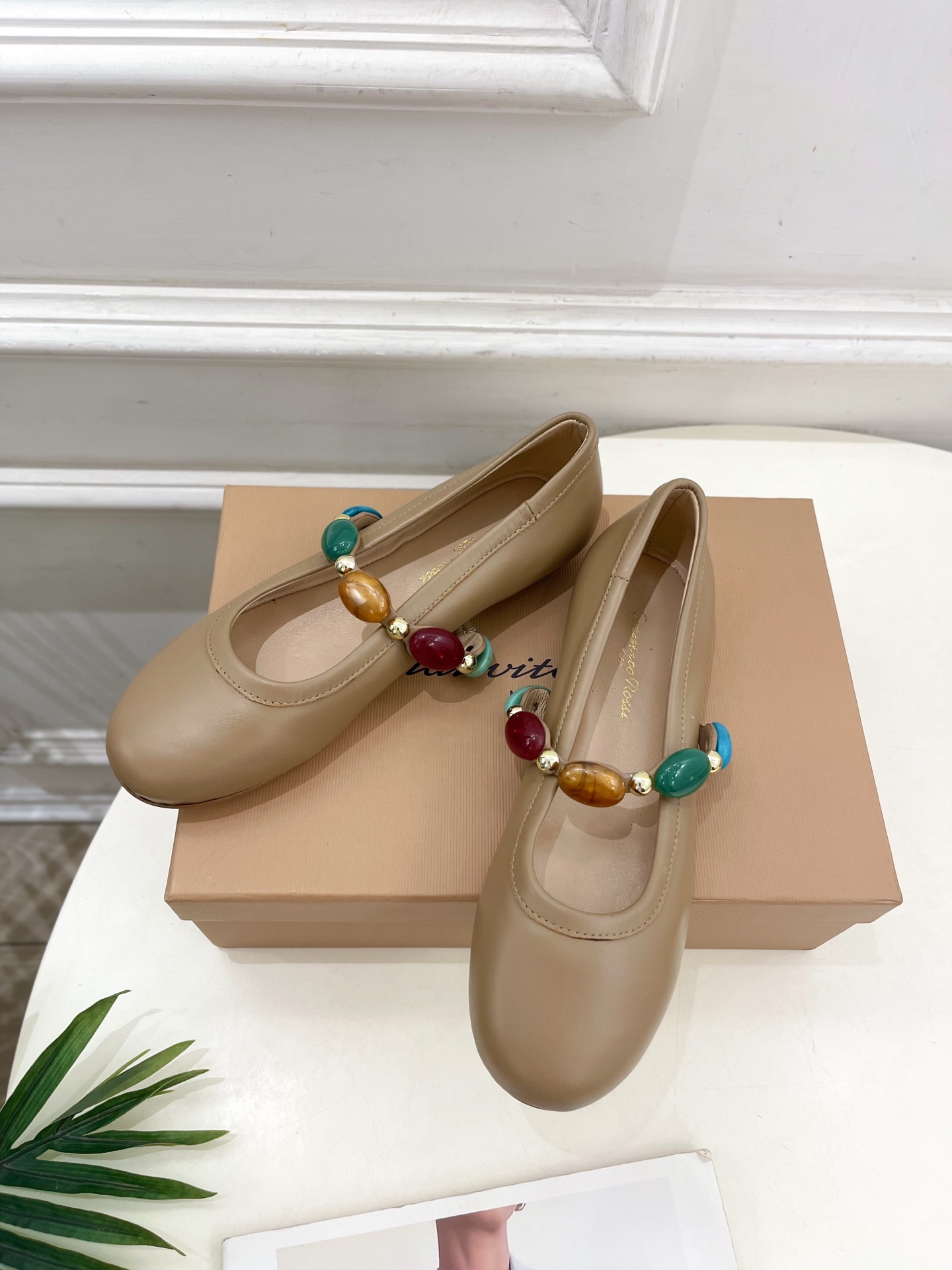 Gianvito Rossi｜吉安维托·罗西  25𝐬𝐬

2025春夏新品 GR彩色宝石玛丽珍芭蕾舞鞋
