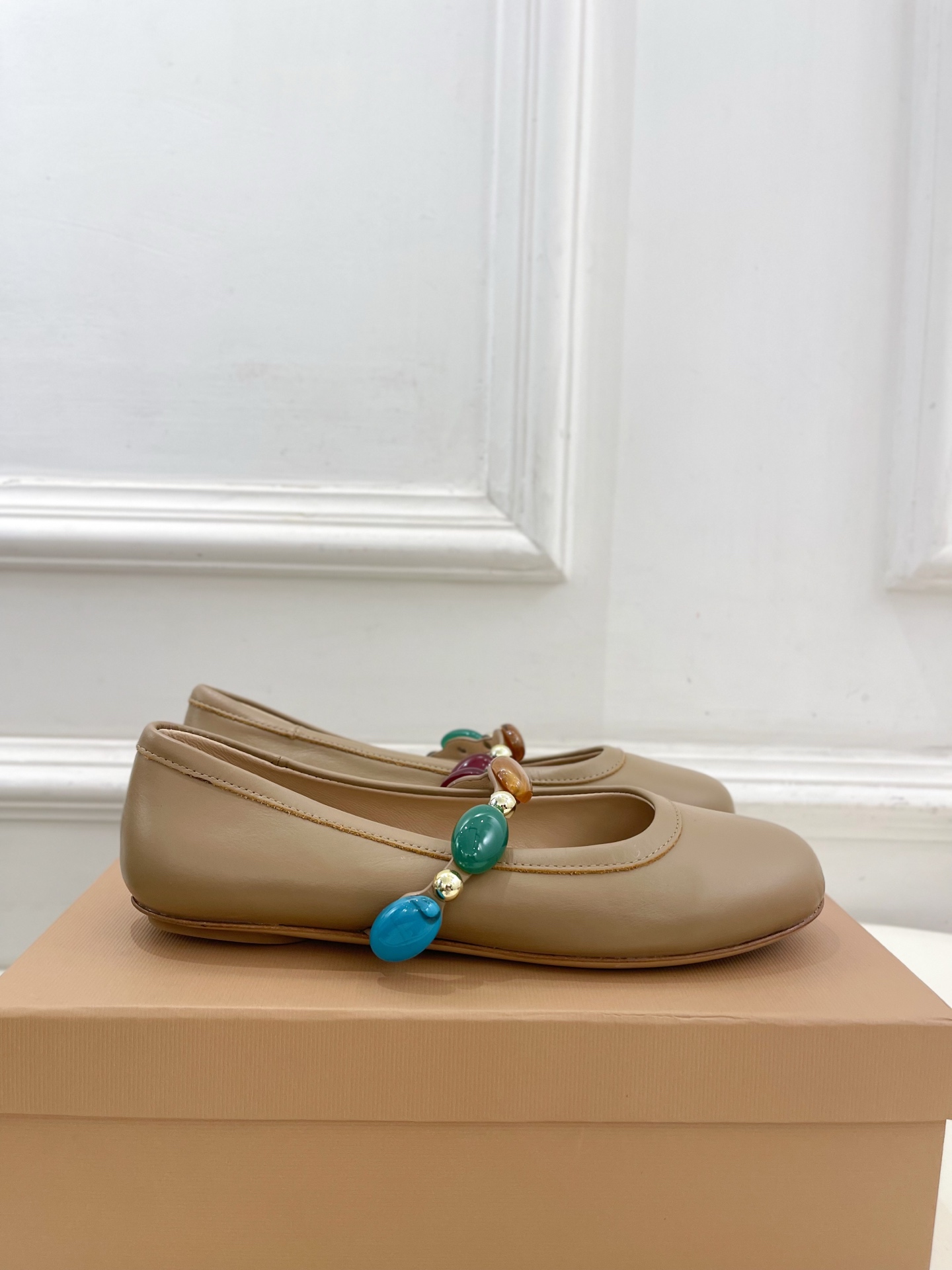 Gianvito Rossi｜吉安维托·罗西  25𝐬𝐬

2025春夏新品 GR彩色宝石玛丽珍芭蕾舞鞋