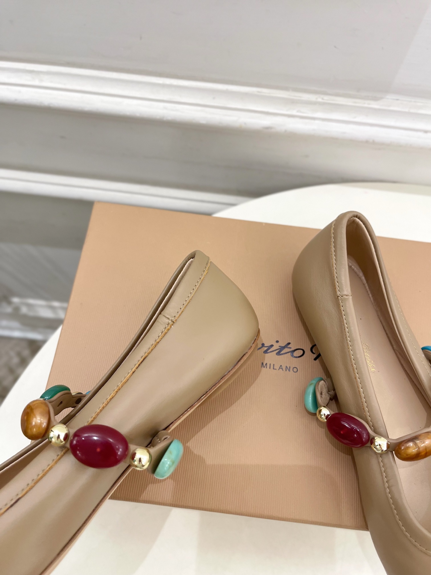 Gianvito Rossi｜吉安维托·罗西  25𝐬𝐬

2025春夏新品 GR彩色宝石玛丽珍芭蕾舞鞋