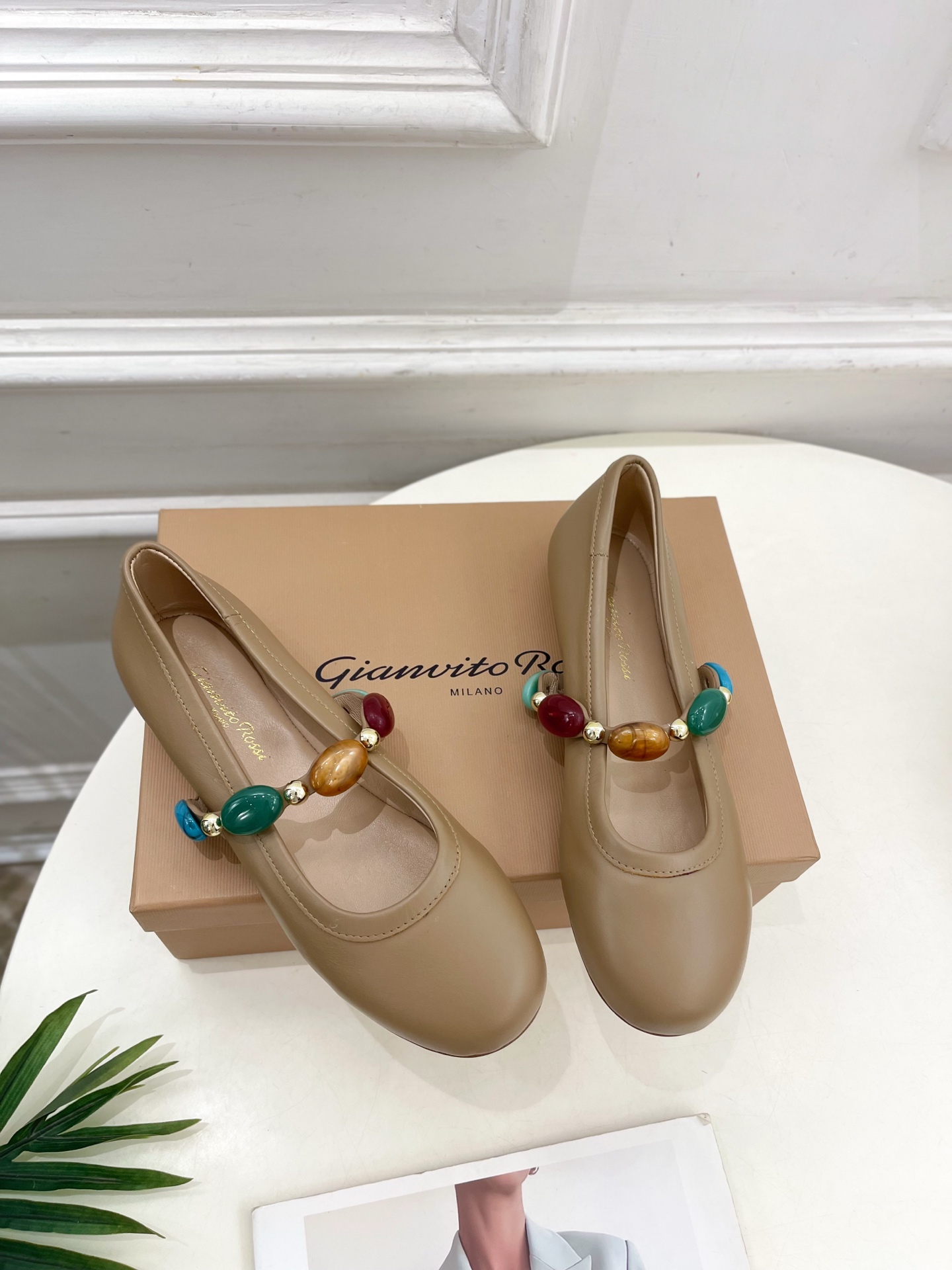 Gianvito Rossi｜吉安维托·罗西  25𝐬𝐬

2025春夏新品 GR彩色宝石玛丽珍芭蕾舞鞋