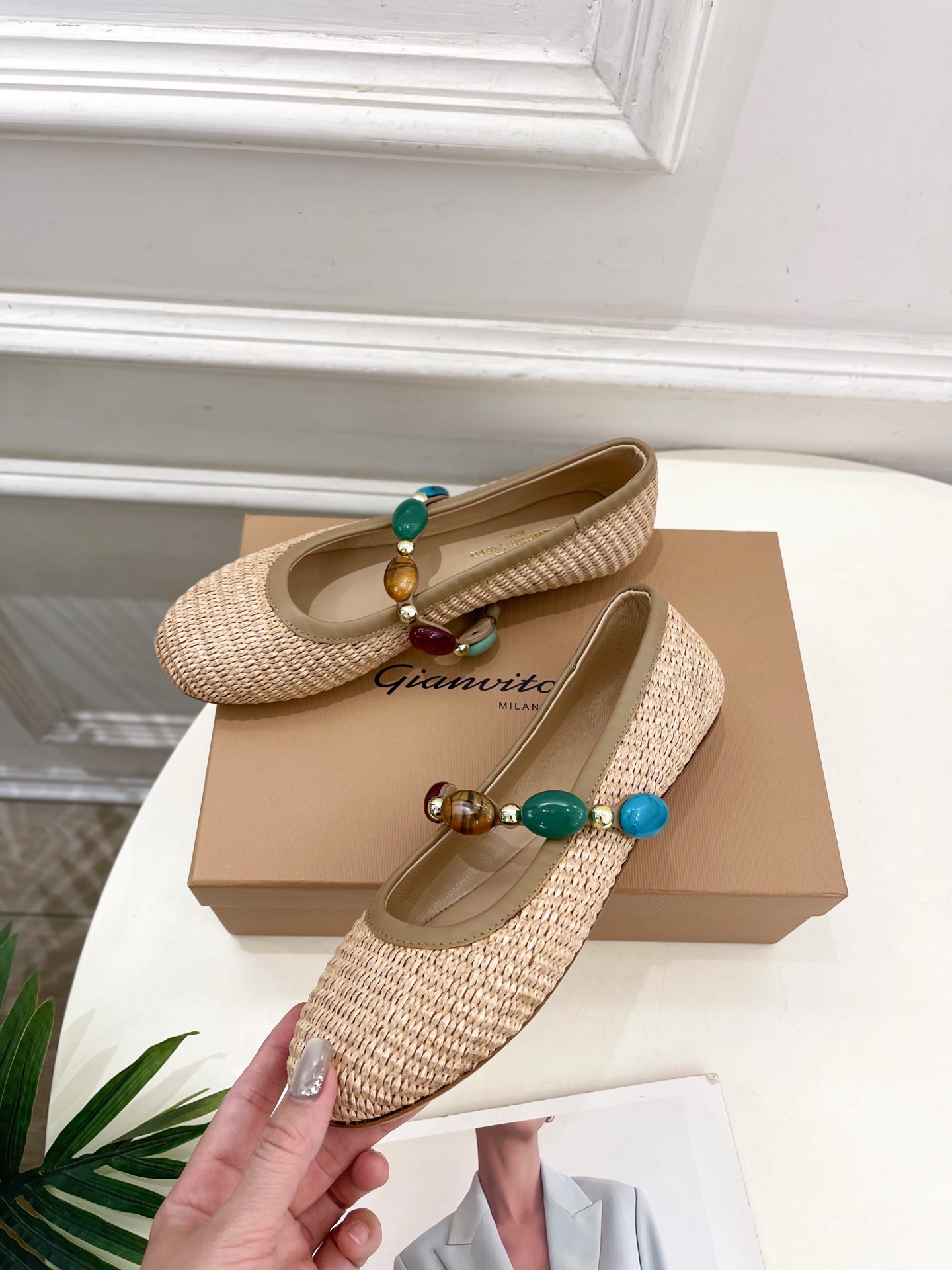 Gianvito Rossi｜吉安维托·罗西  25𝐬𝐬

2025春夏新品 GR彩色宝石玛丽珍芭蕾舞鞋