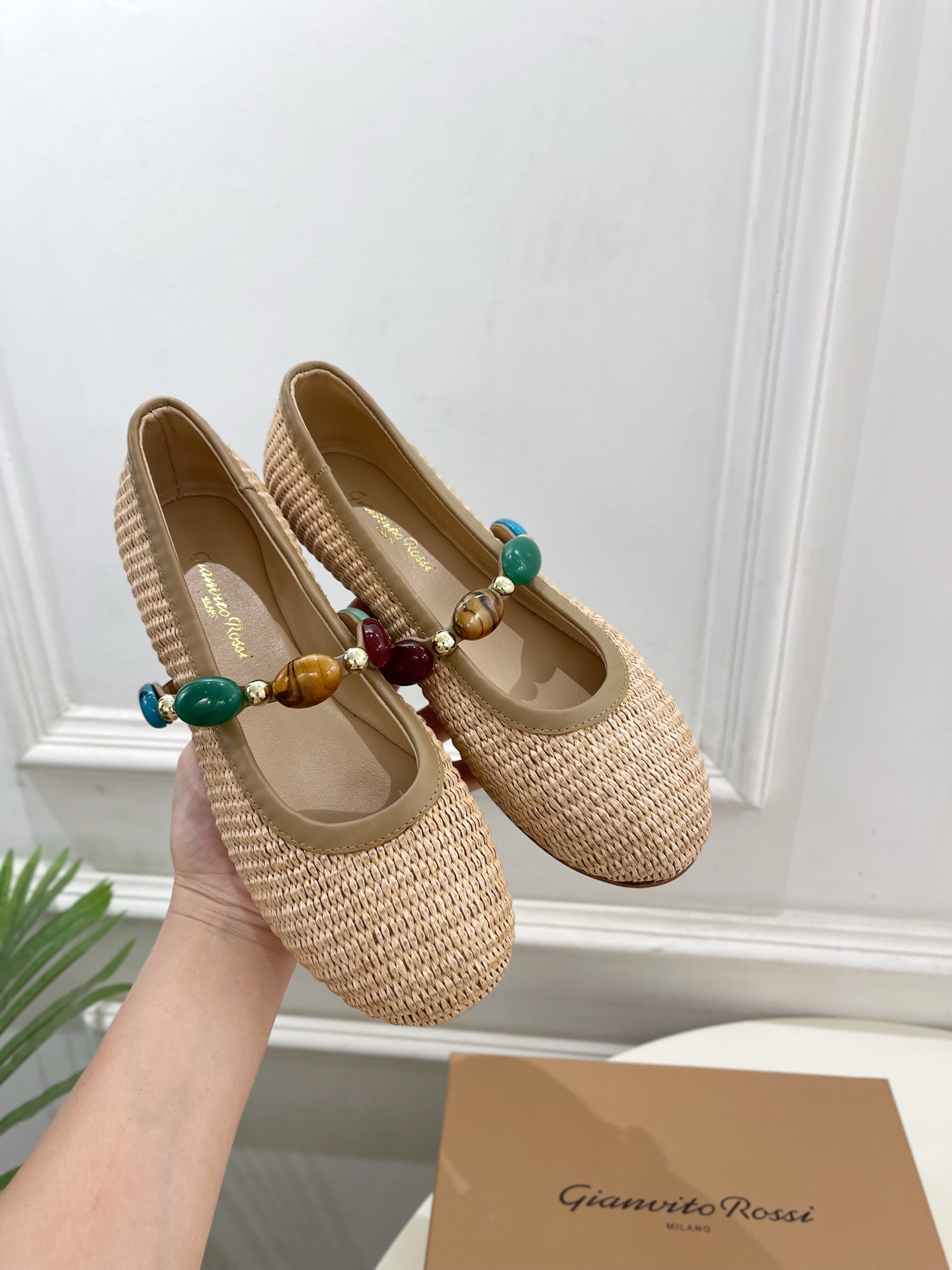 Gianvito Rossi｜吉安维托·罗西  25𝐬𝐬

2025春夏新品 GR彩色宝石玛丽珍芭蕾舞鞋