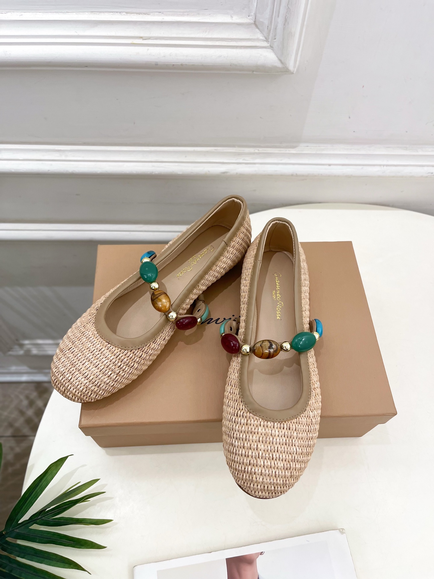 Gianvito Rossi｜吉安维托·罗西  25𝐬𝐬

2025春夏新品 GR彩色宝石玛丽珍芭蕾舞鞋