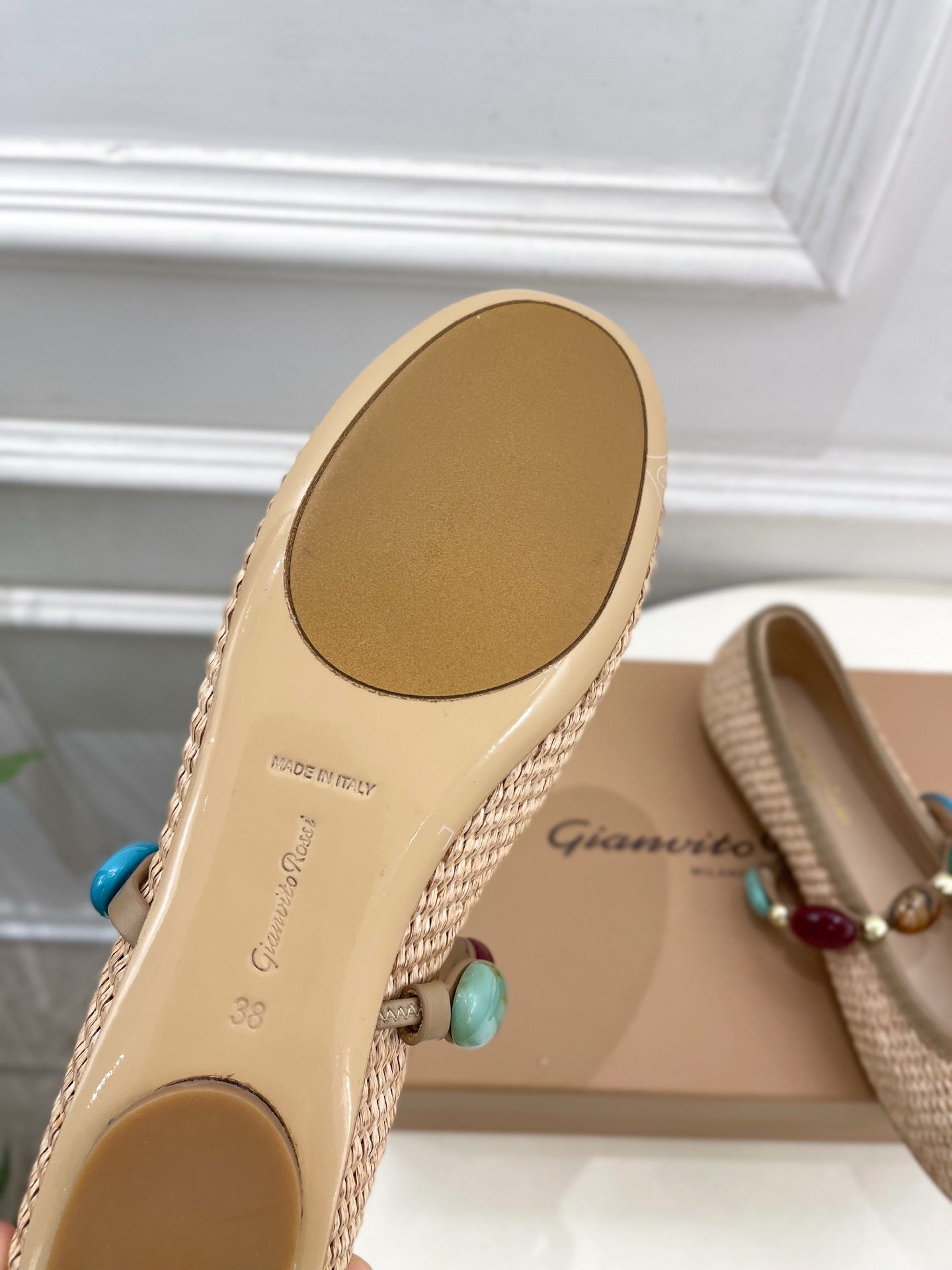 Gianvito Rossi｜吉安维托·罗西  25𝐬𝐬

2025春夏新品 GR彩色宝石玛丽珍芭蕾舞鞋