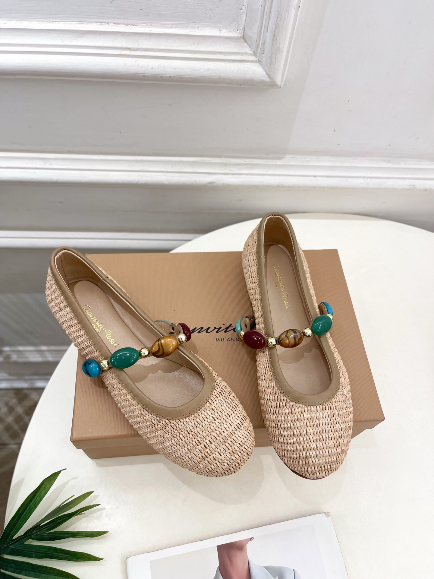 Gianvito Rossi｜吉安维托·罗西  25𝐬𝐬

2025春夏新品 GR彩色宝石玛丽珍芭蕾舞鞋