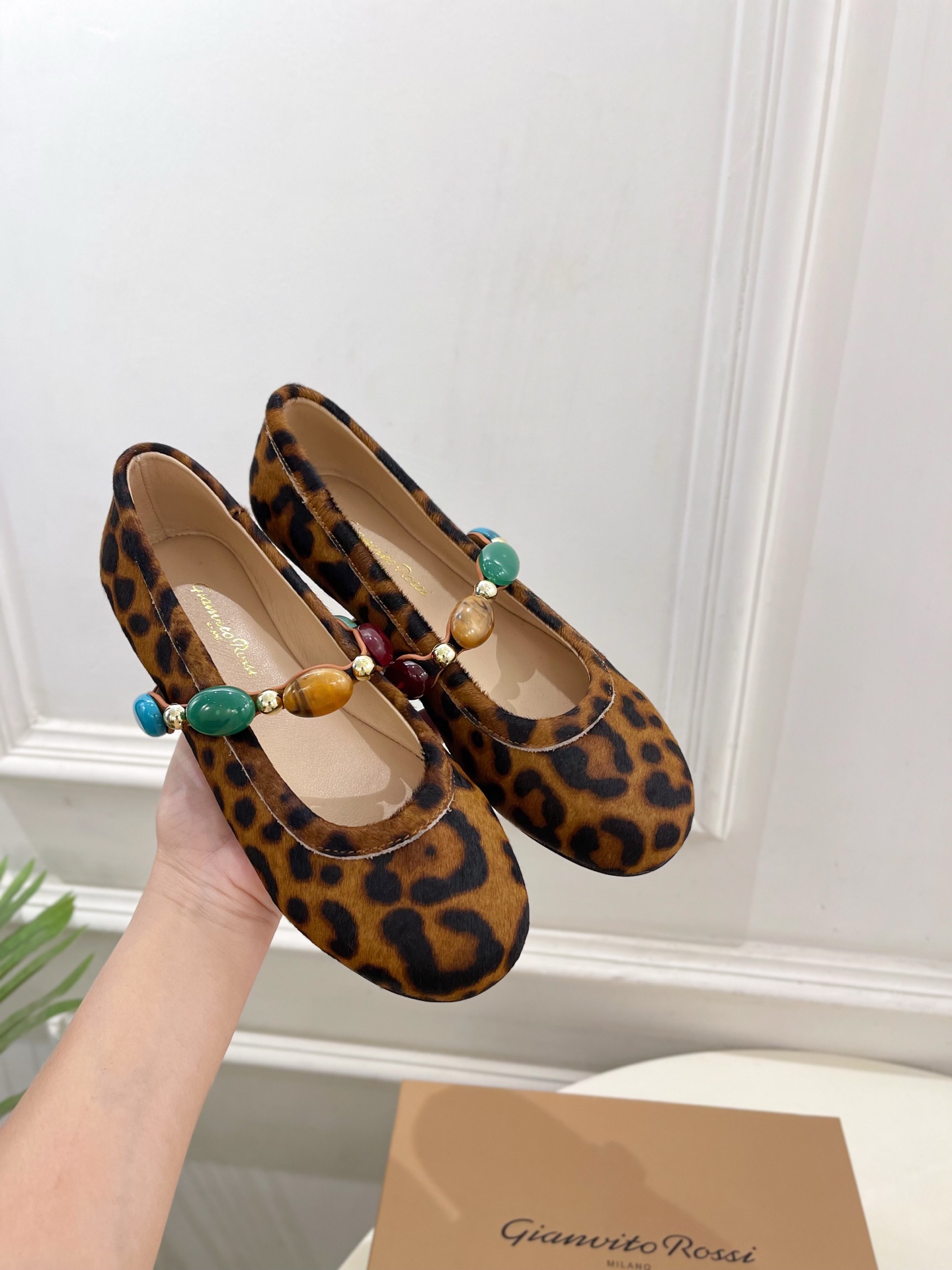 Gianvito Rossi｜吉安维托·罗西  25𝐬𝐬

2025春夏新品 GR彩色宝石玛丽珍芭蕾舞鞋
