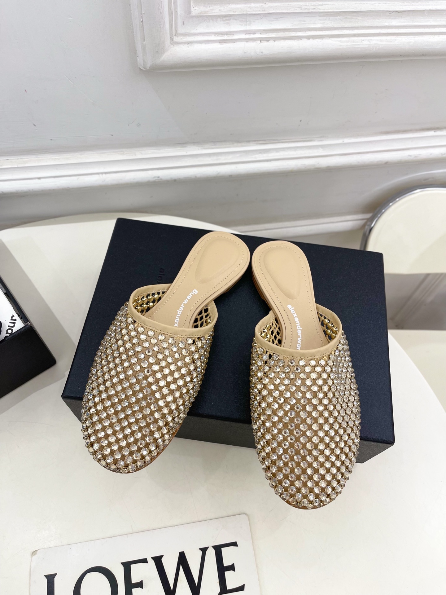 Alexander wang 亚力山•大王

2025春夏新品  大王水钻面网包头穆勒拖鞋
——————