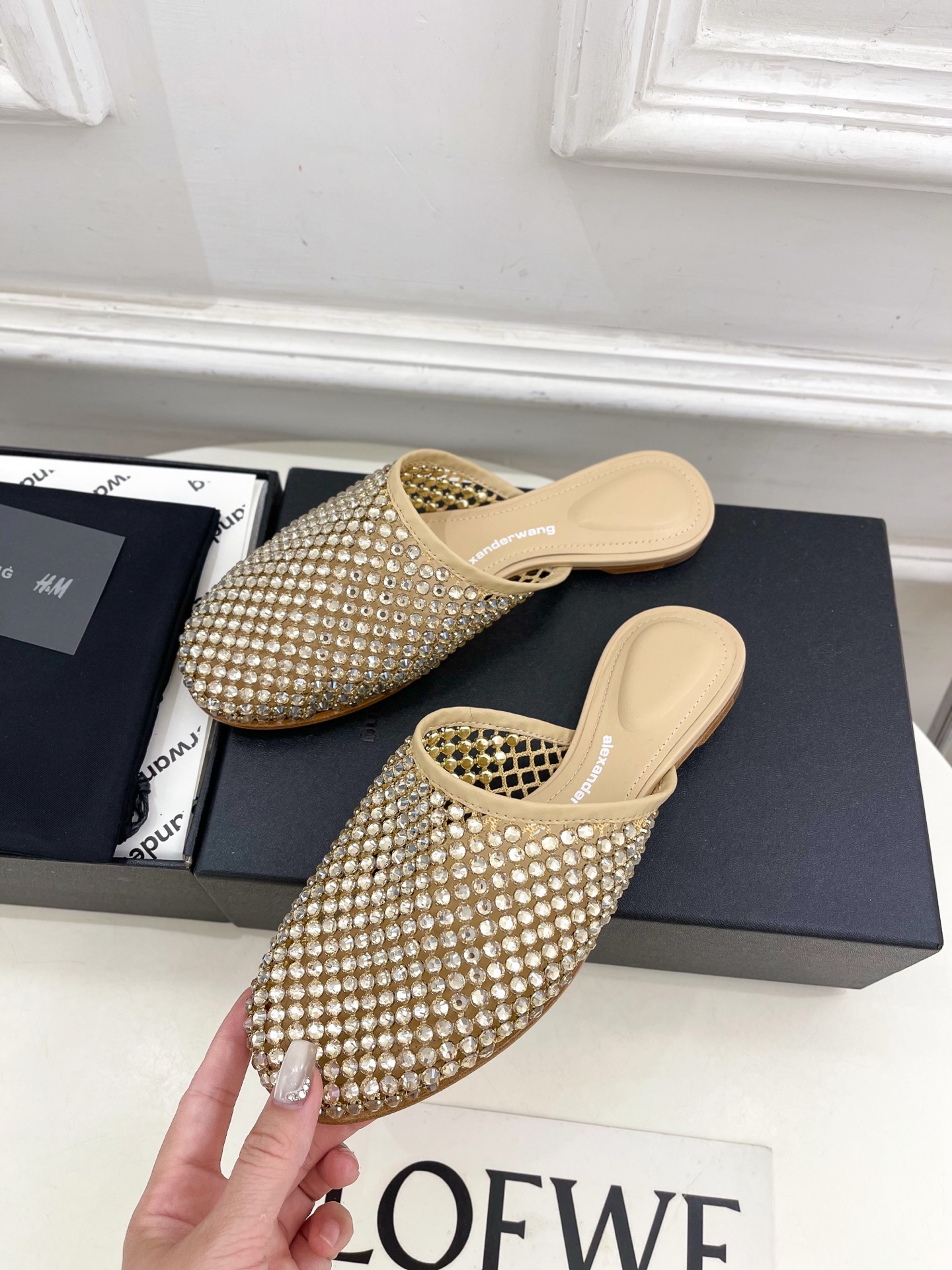 Alexander wang 亚力山•大王

2025春夏新品  大王水钻面网包头穆勒拖鞋
——————