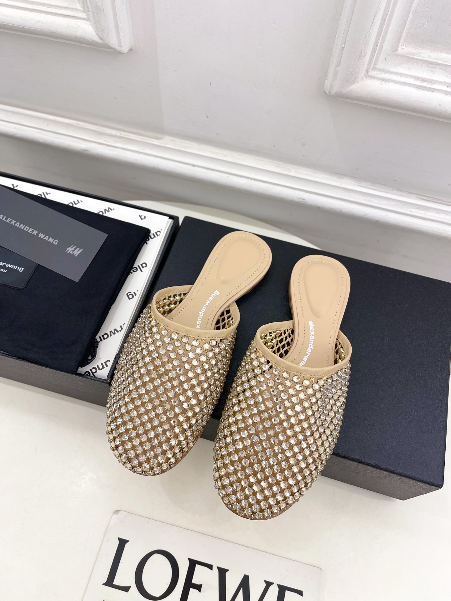 Alexander wang 亚力山•大王

2025春夏新品  大王水钻面网包头穆勒拖鞋
——————