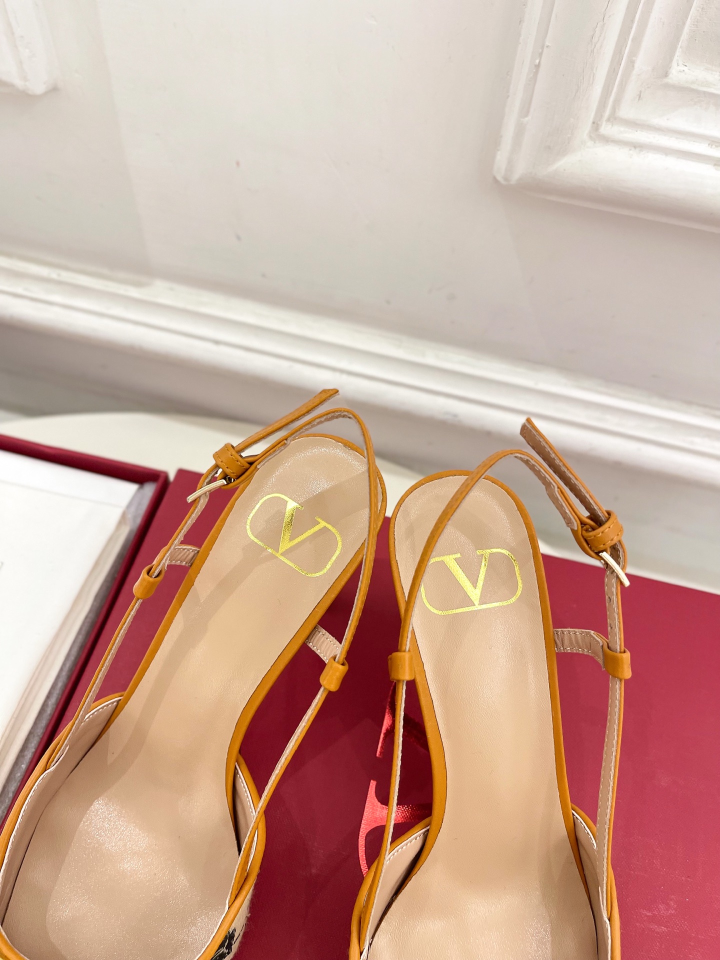 Valentino 华伦天奴 25SS
2025早春新品 VLOGO SIGNATURE 樱桃图案提花后