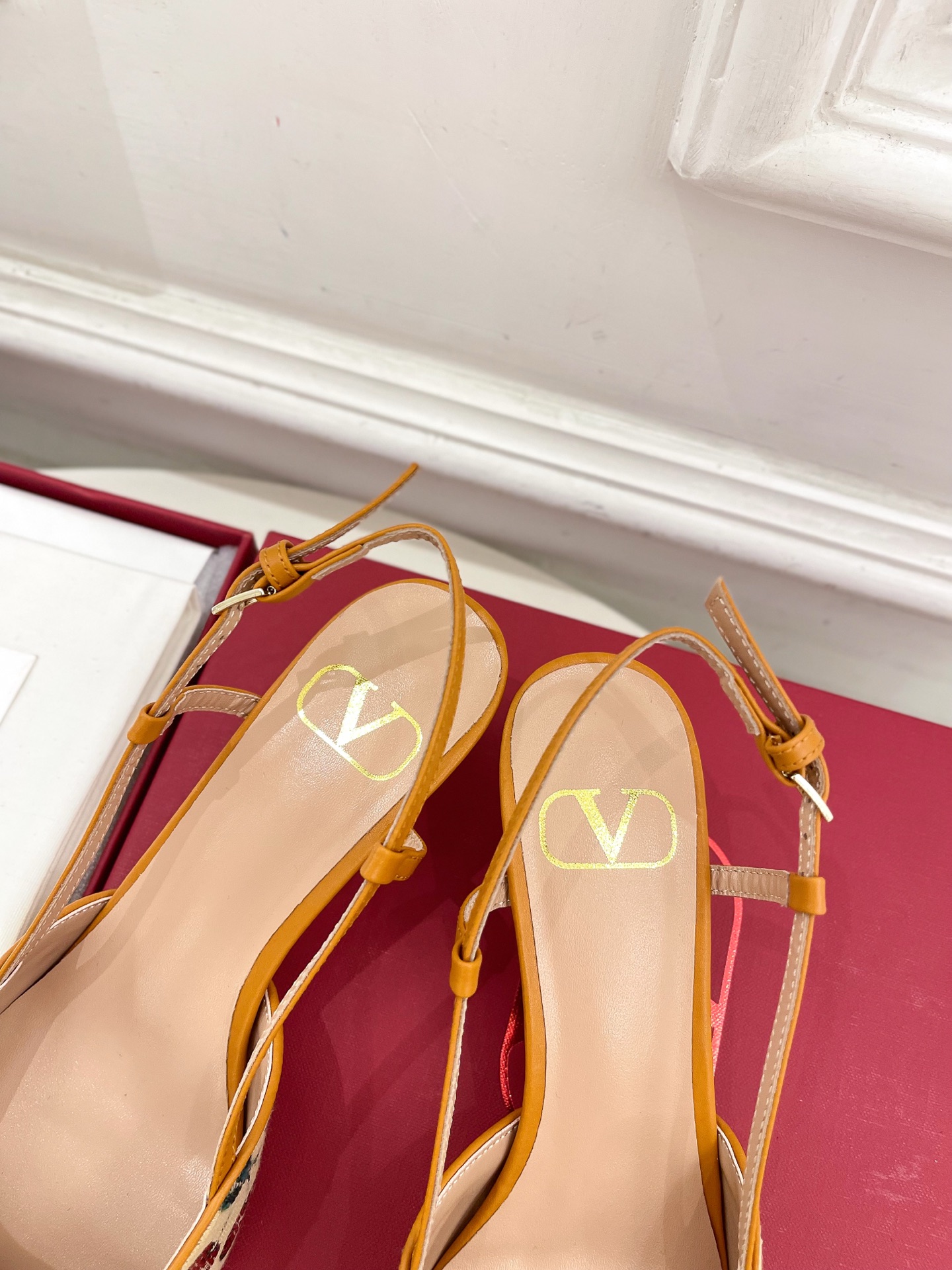 Valentino 华伦天奴 25SS
2025早春新品 VLOGO SIGNATURE 樱桃图案提花后