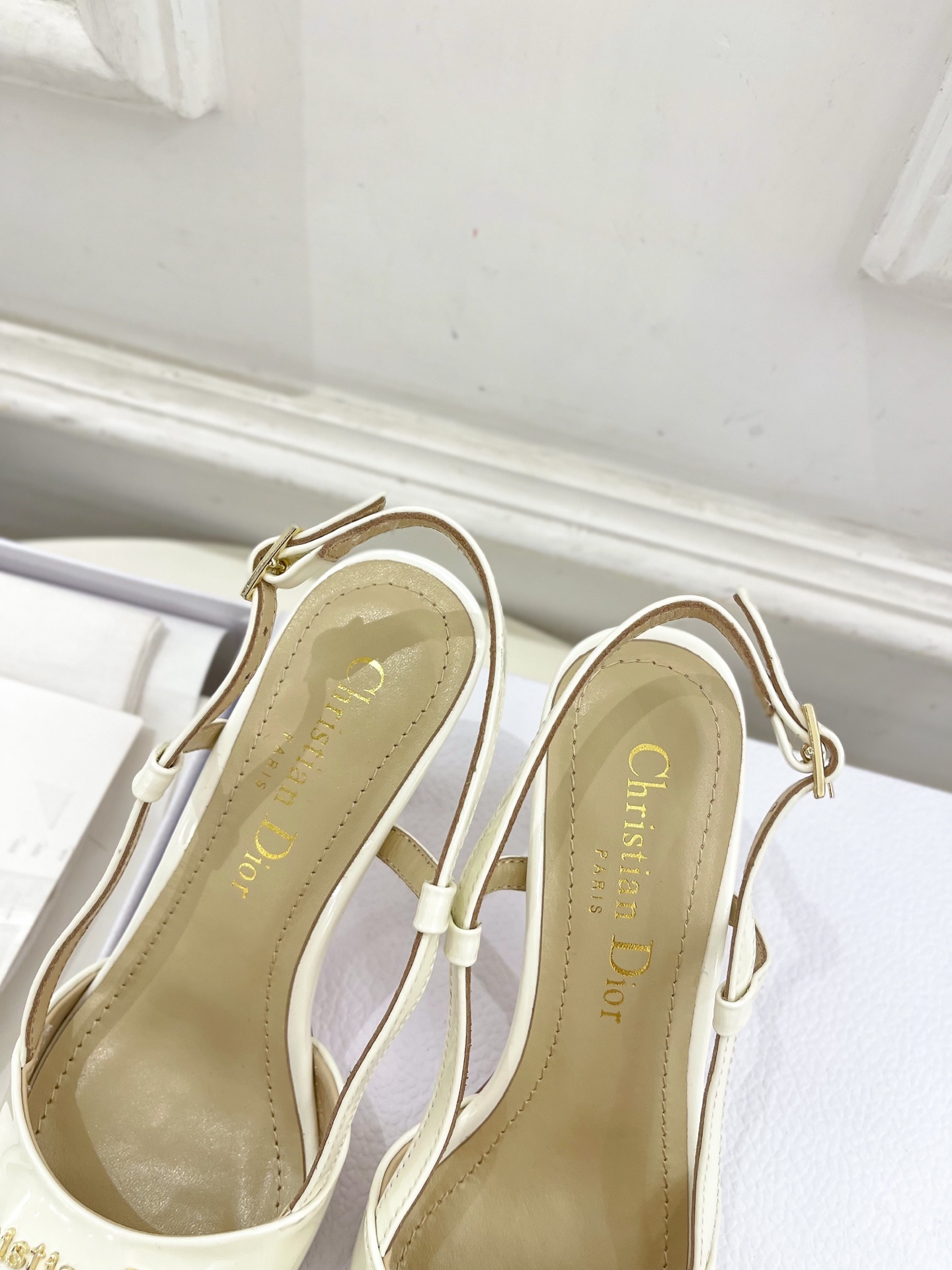 Dior | 迪奥 25𝐬𝐬
🧡💚2025春夏新品 顶级版本⚠️
专柜主打新款My Dior 尖