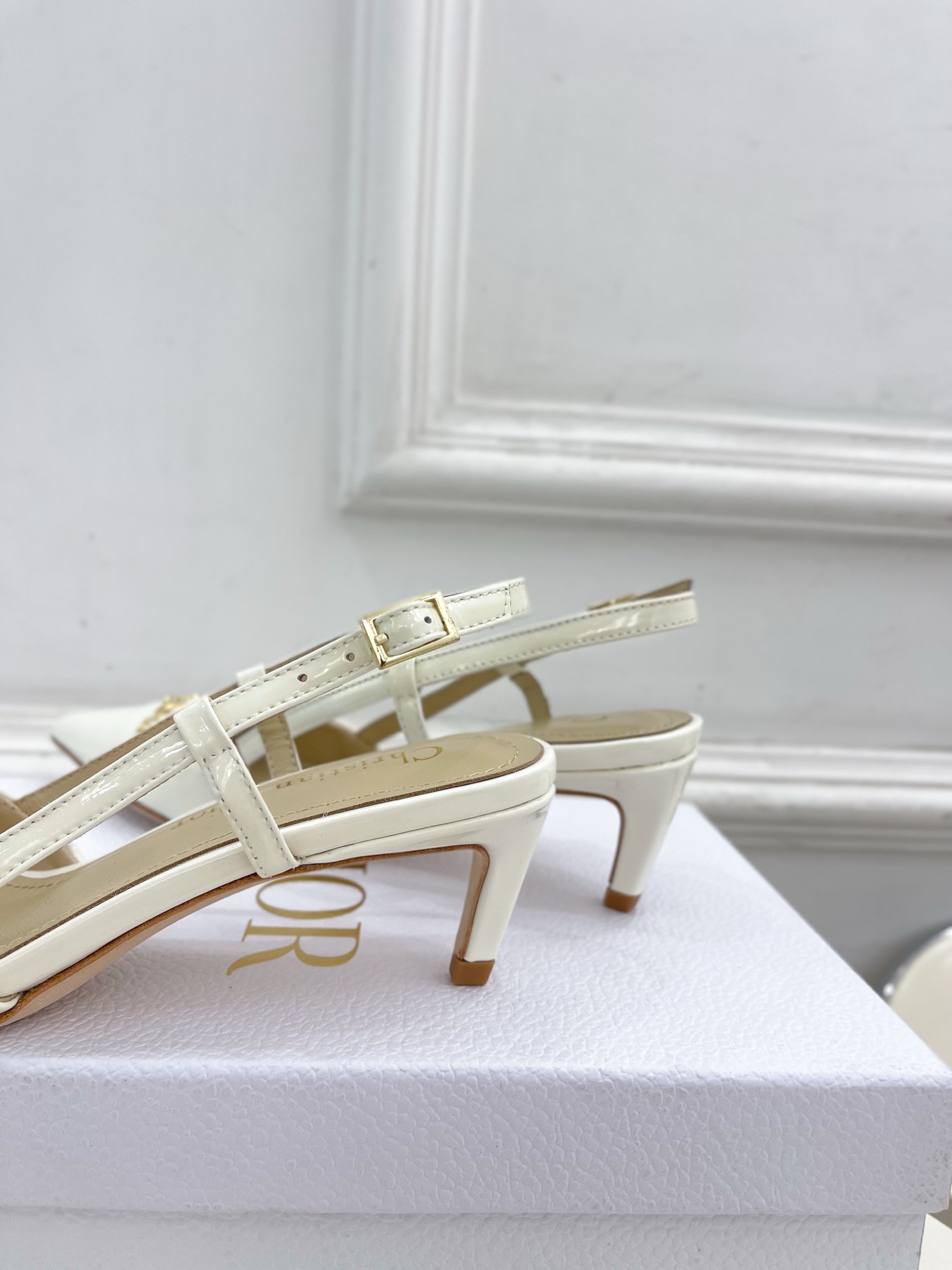 Dior |  迪奥  25𝐬𝐬 

🧡💚2025春夏新品 顶级版本⚠️
专柜主打新款My Dior 尖