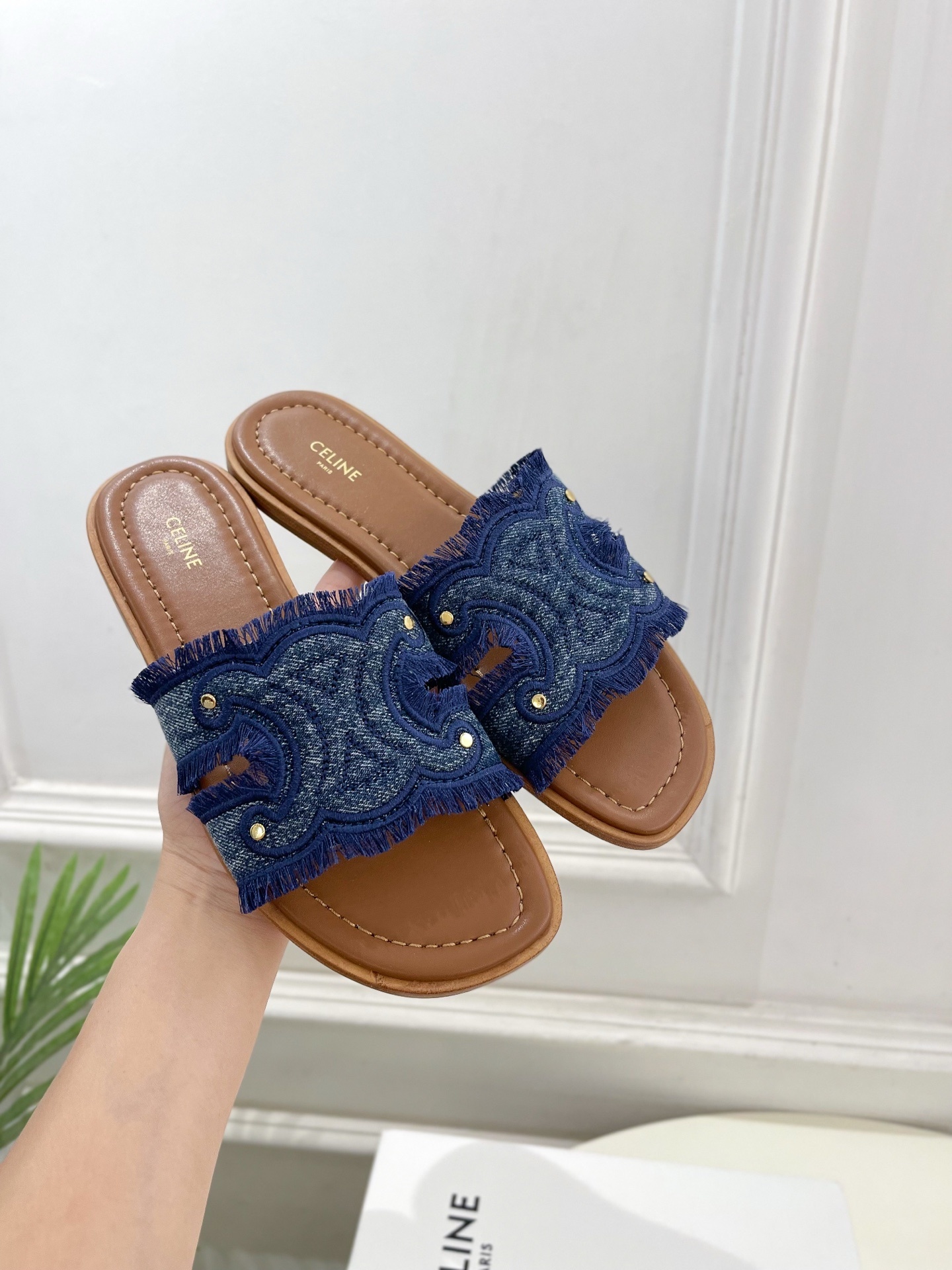CELINE | 赛琳 25 𝐬𝐬
💛2025春夏最新爆款 MARINA凯旋门流苏拖鞋系列 上新