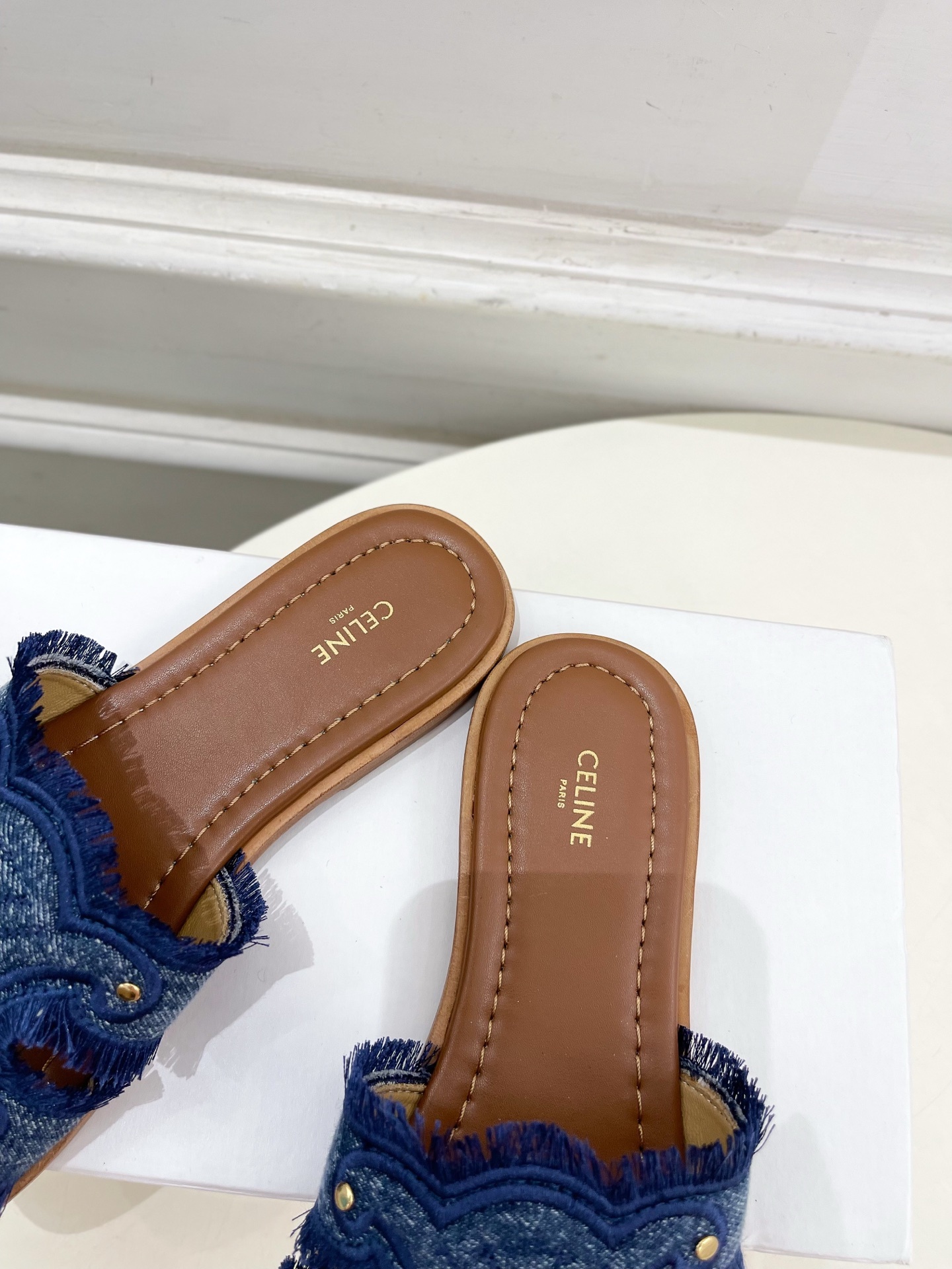 CELINE | 赛琳 25 𝐬𝐬
💛2025春夏最新爆款 MARINA凯旋门流苏拖鞋系列 上新