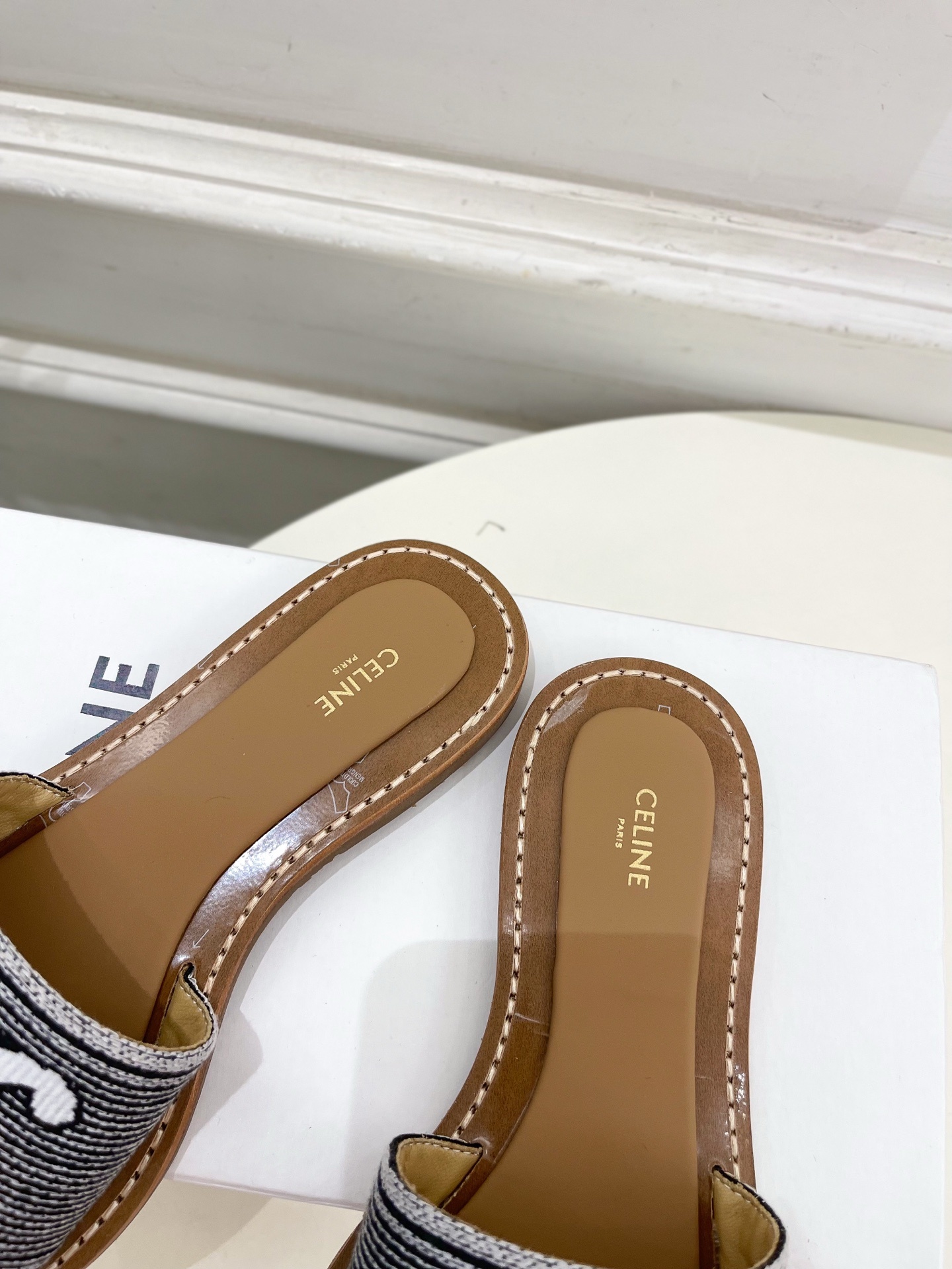 CELINE | 赛琳 25 𝐬𝐬
💛2025春夏最新爆款 LYMPIA TRIOMPNE凯旋门