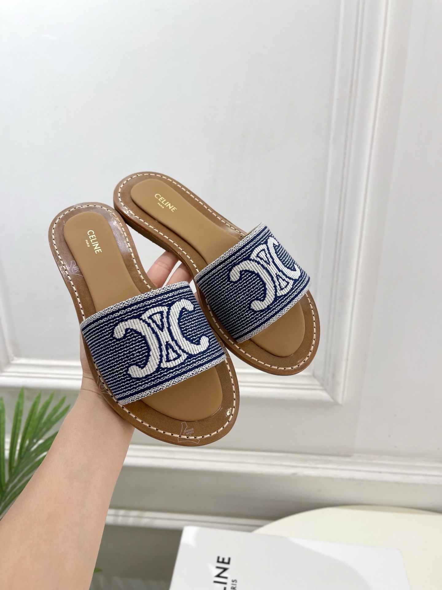 CELINE | 赛琳 25 𝐬𝐬
💛2025春夏最新爆款 LYMPIA TRIOMPNE凯旋门
