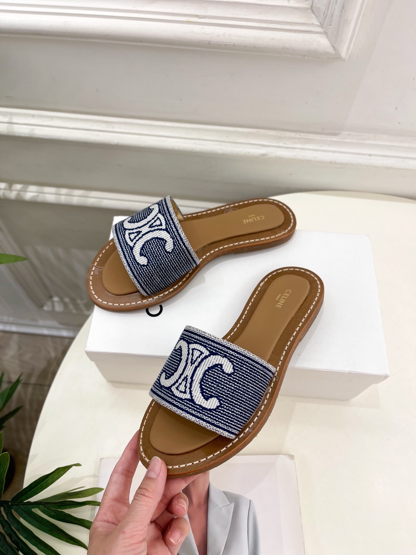 CELINE | 赛琳 25 𝐬𝐬
💛2025春夏最新爆款 LYMPIA TRIOMPNE凯旋门