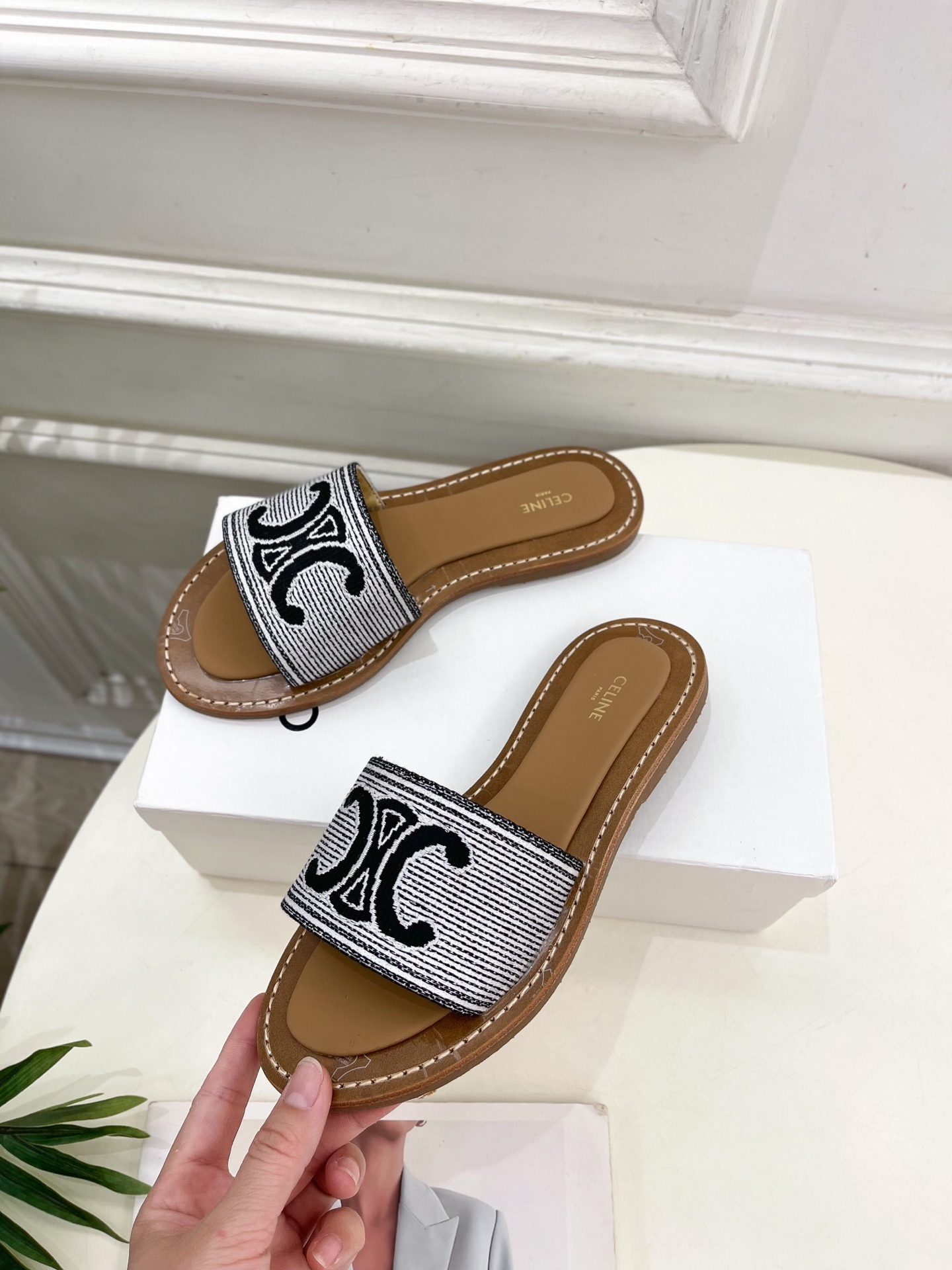 CELINE | 赛琳 25 𝐬𝐬
💛2025春夏最新爆款 LYMPIA TRIOMPNE凯旋门