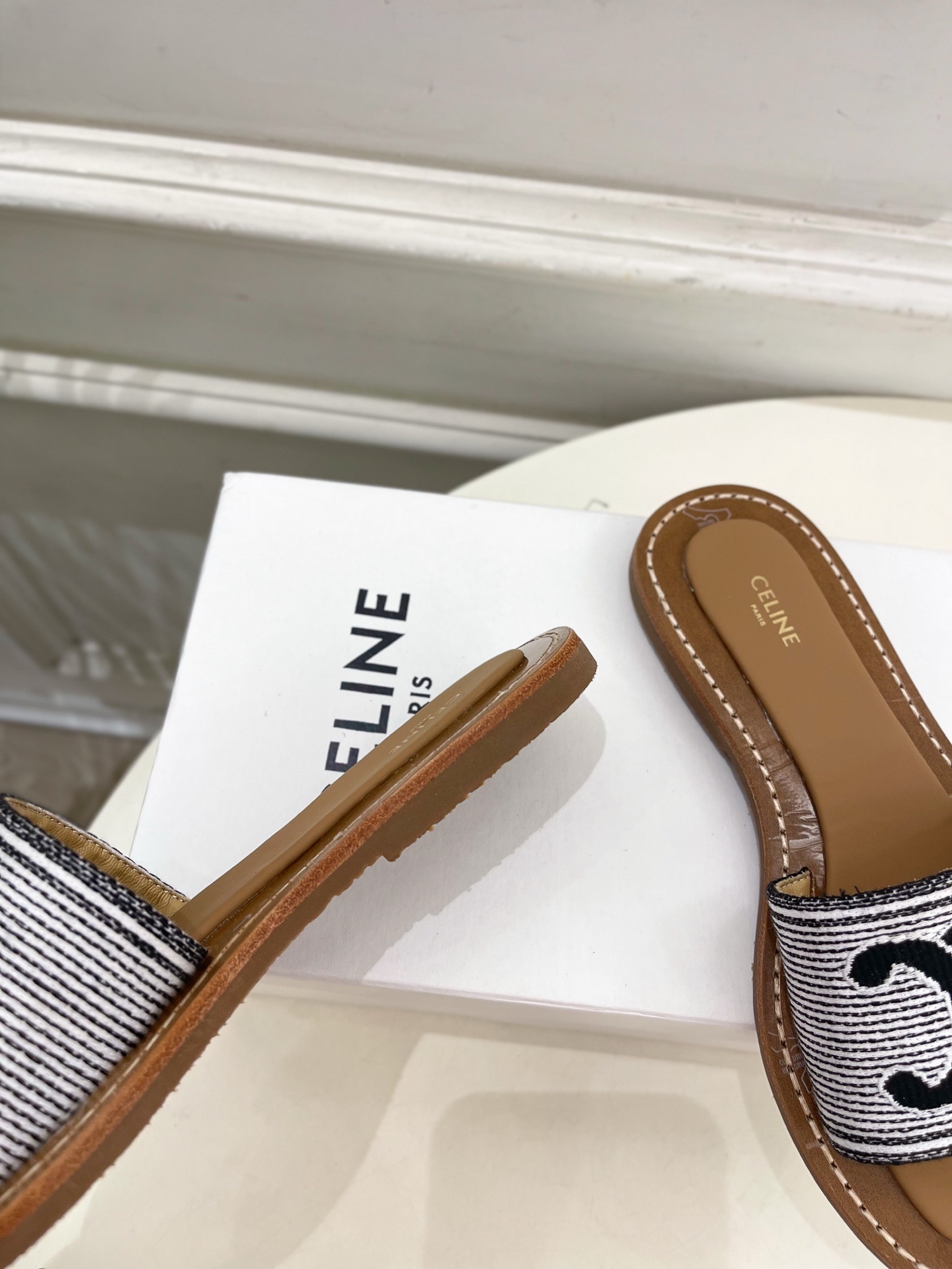 CELINE | 赛琳 25 𝐬𝐬
💛2025春夏最新爆款 LYMPIA TRIOMPNE凯旋门