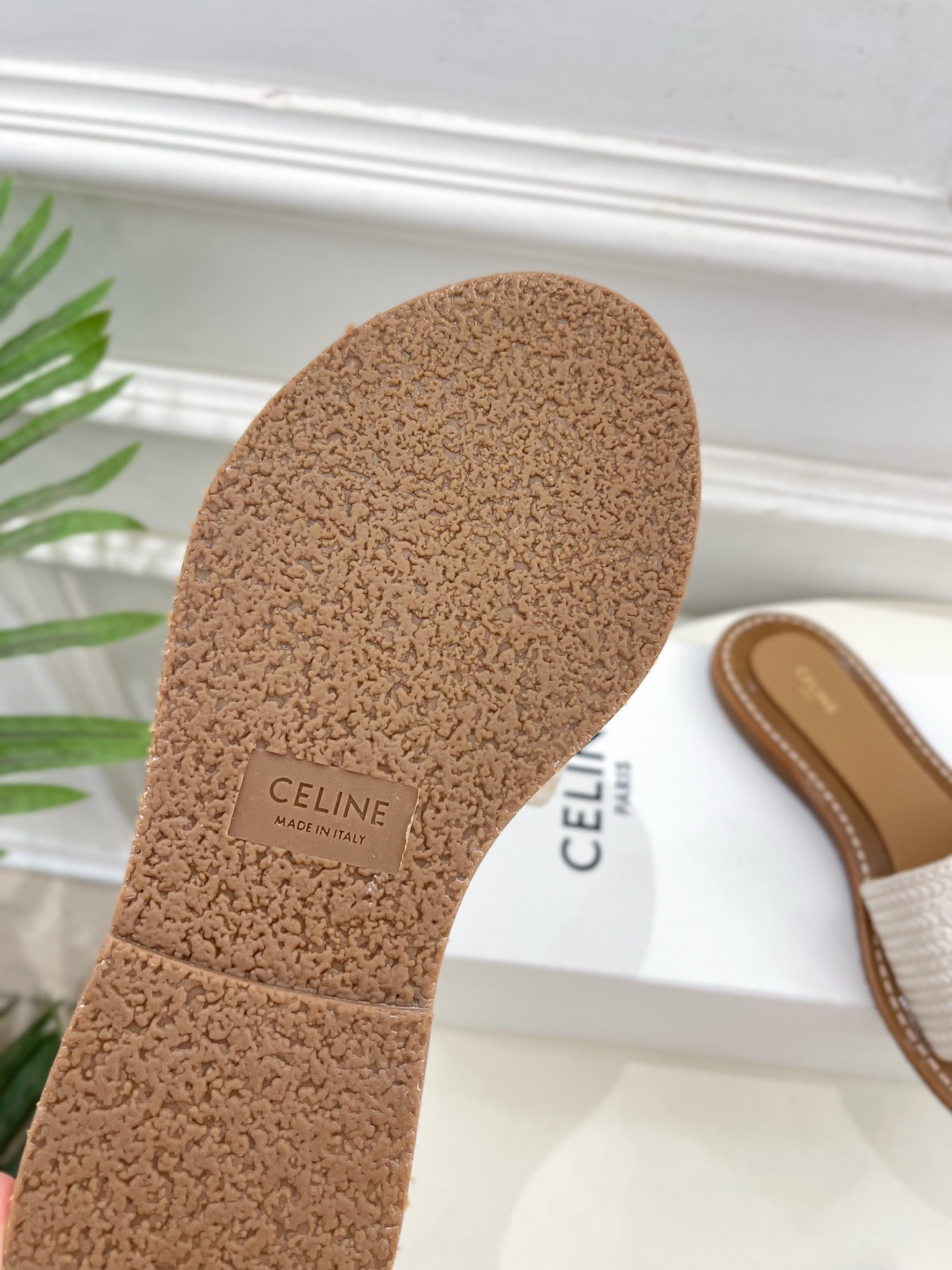 CELINE | 赛琳 25 𝐬𝐬
💛2025春夏最新爆款 LYMPIA凯旋门刺绣拖鞋 系列 上