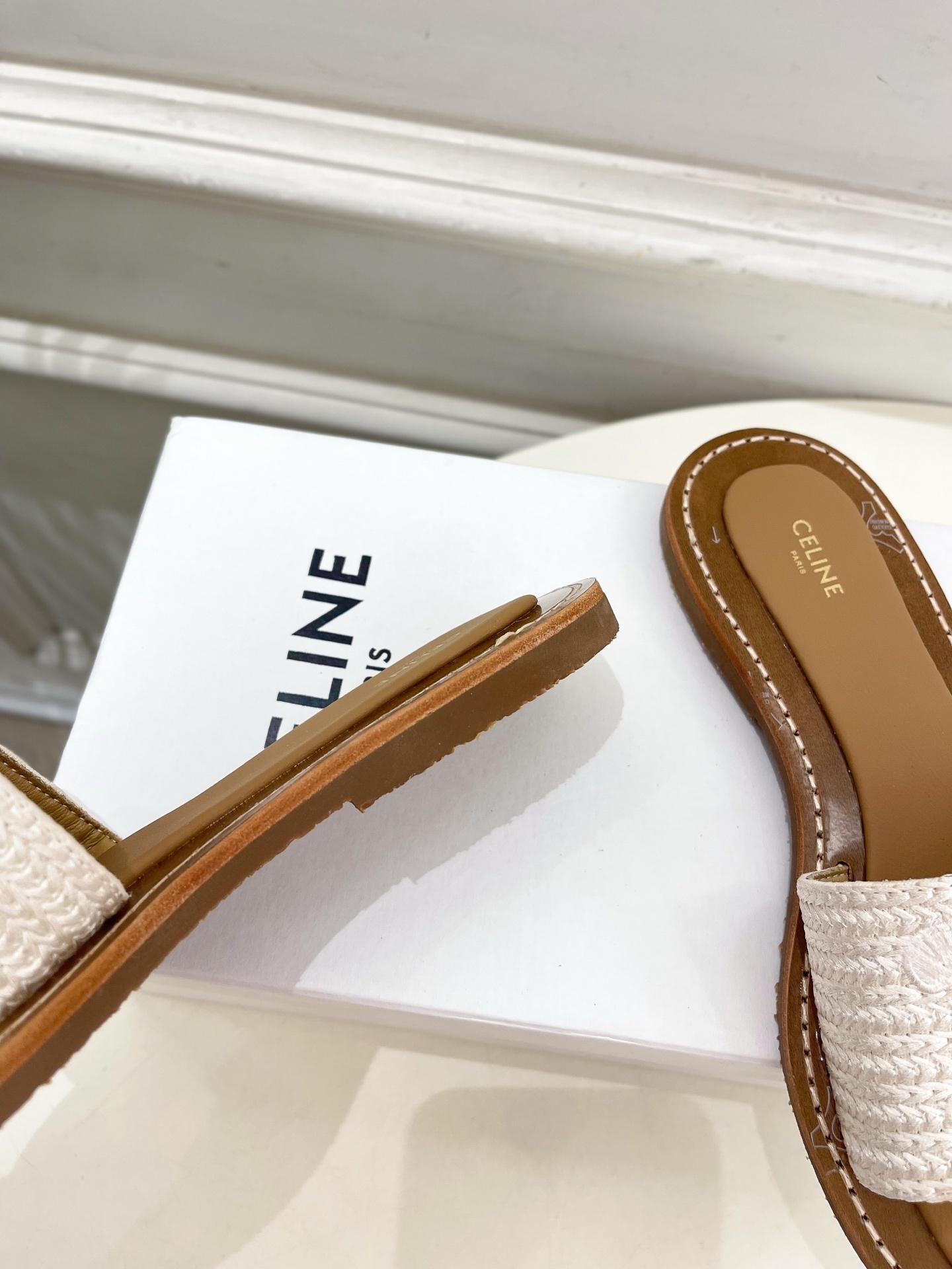 CELINE | 赛琳 25 𝐬𝐬
💛2025春夏最新爆款 LYMPIA凯旋门刺绣拖鞋 系列 上