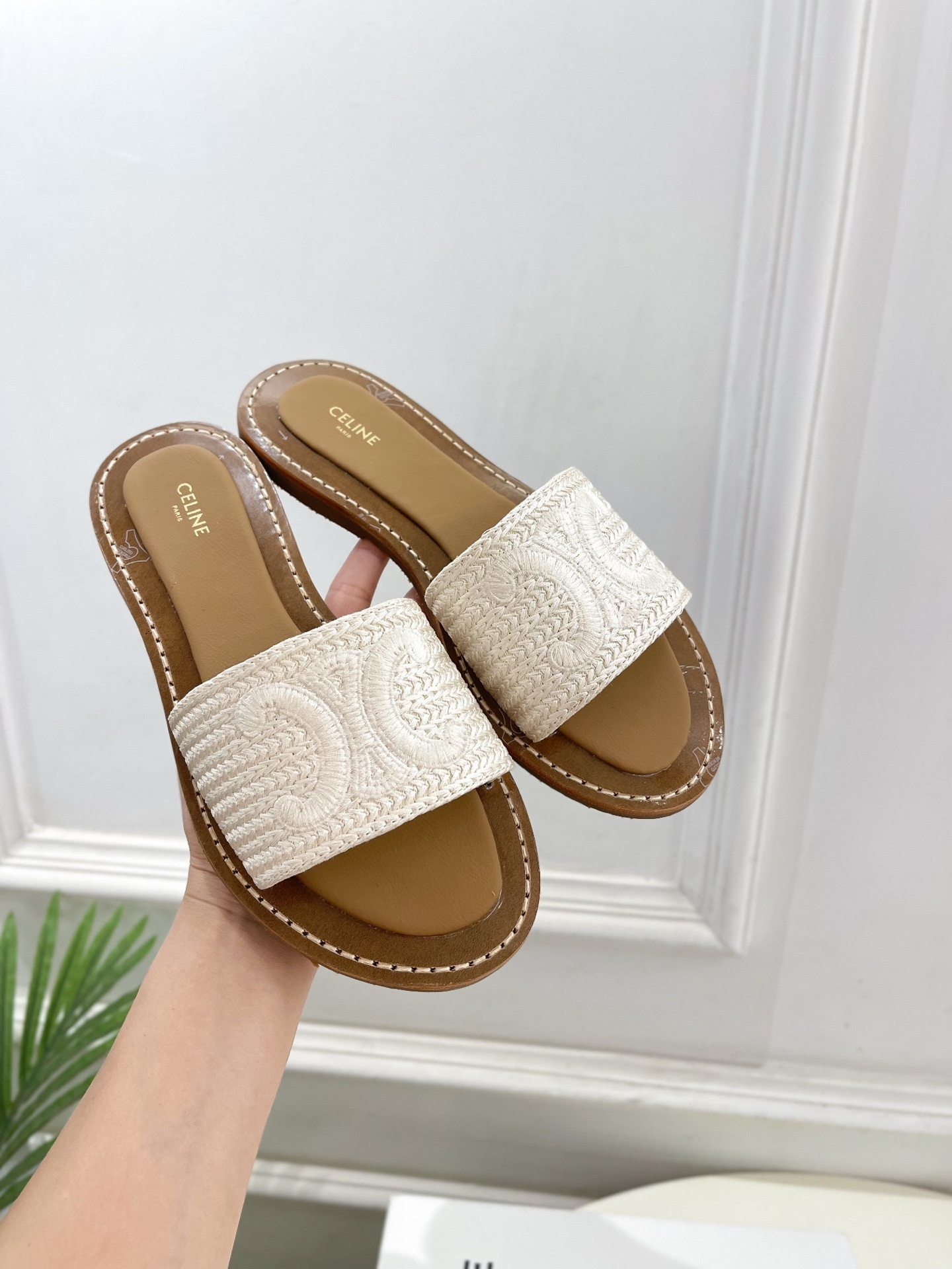 CELINE | 赛琳 25 𝐬𝐬
💛2025春夏最新爆款 LYMPIA凯旋门刺绣拖鞋 系列 上