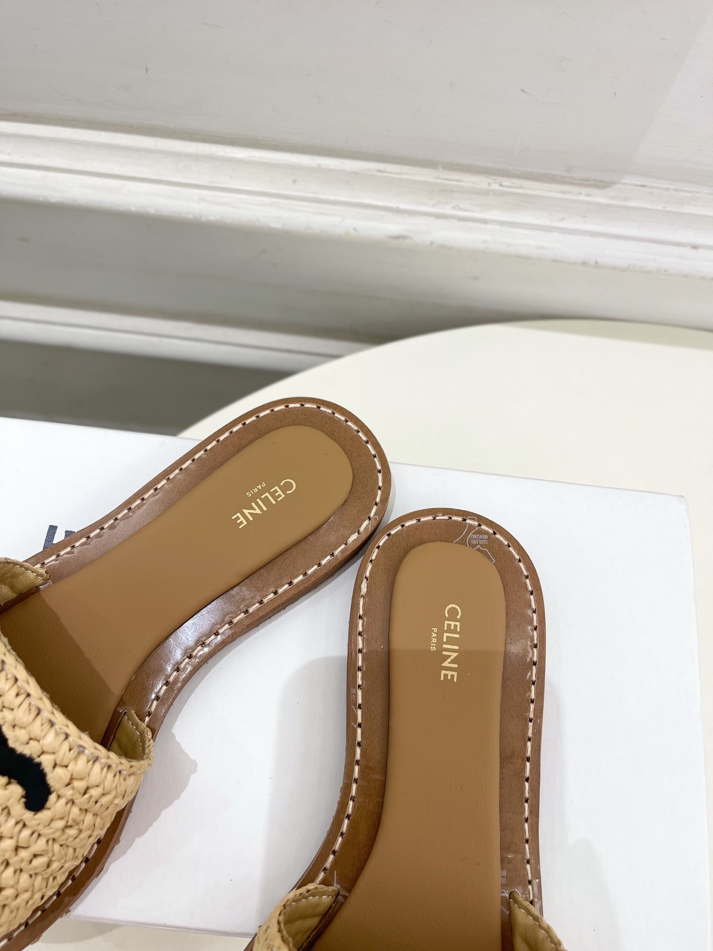 CELINE | 赛琳 25 𝐬𝐬
💛2025春夏最新爆款 LYMPIA凯旋门刺绣拖鞋 系列 上