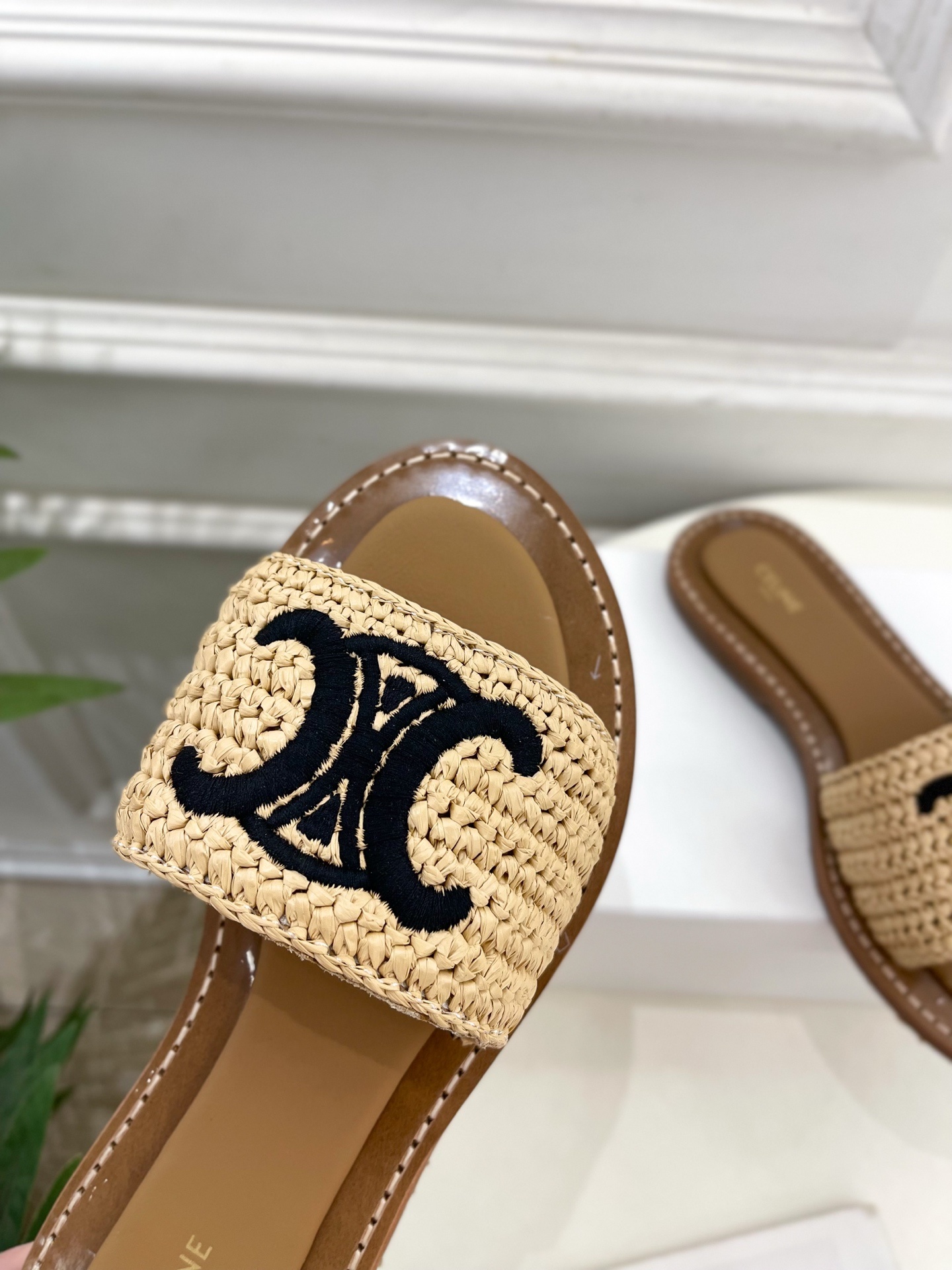 CELINE | 赛琳 25 𝐬𝐬
💛2025春夏最新爆款 LYMPIA凯旋门刺绣拖鞋 系列 上