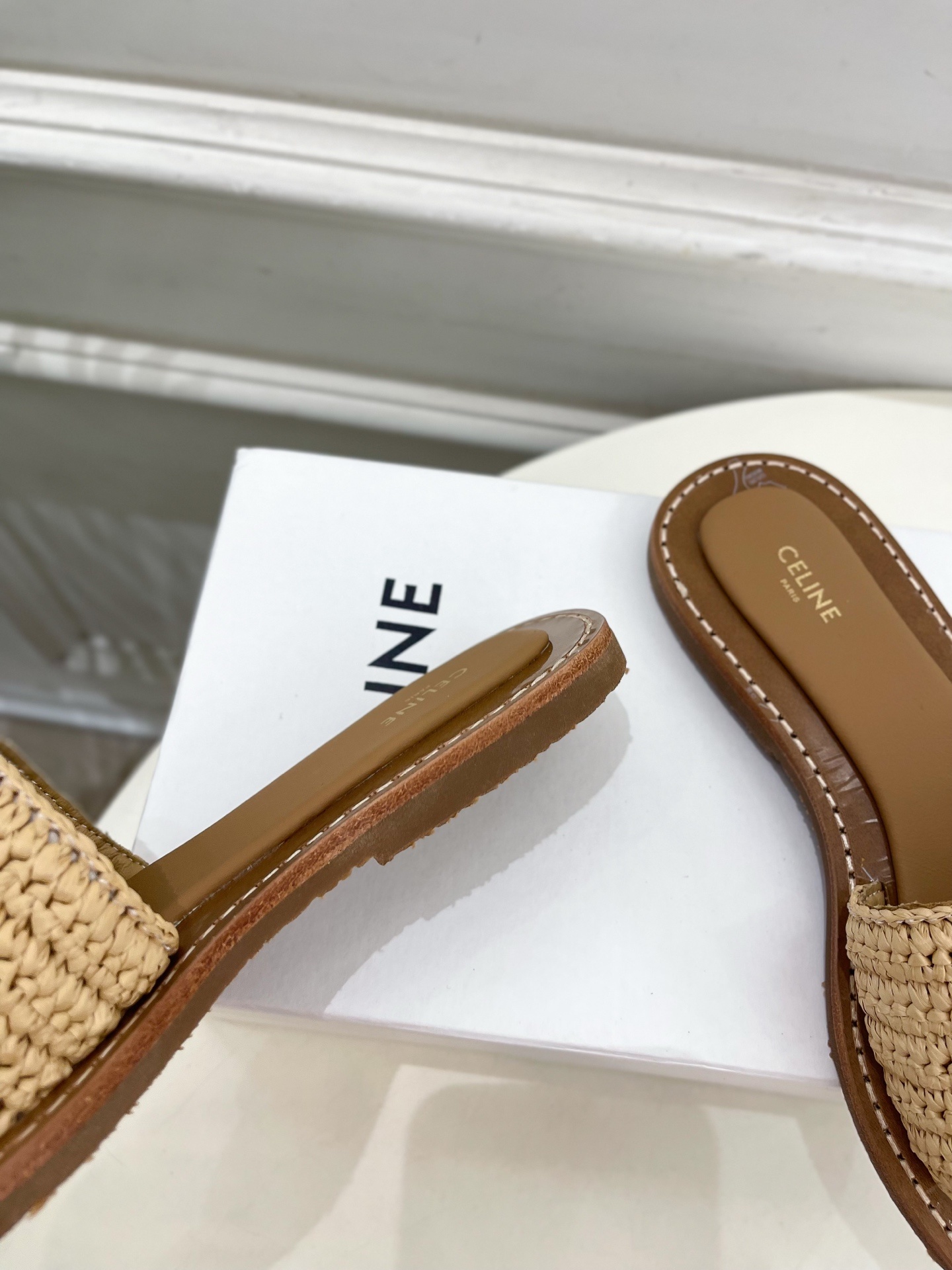 CELINE | 赛琳 25 𝐬𝐬
💛2025春夏最新爆款 LYMPIA凯旋门刺绣拖鞋 系列 上